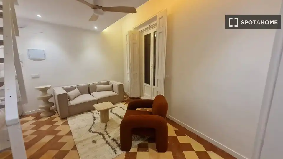 Room in Trafalgar