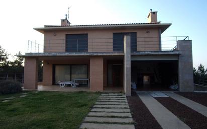 Vista exterior de Casa o xalet en venda en San Martín de la Virgen de Moncayo amb Jardí privat, Terrassa i Piscina