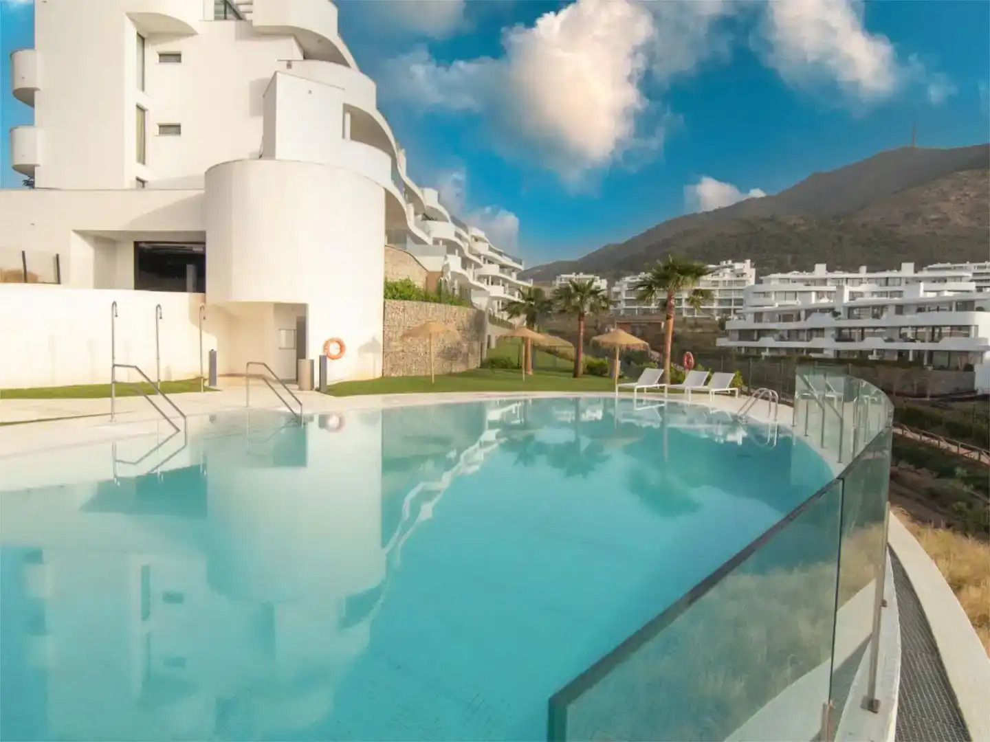 Piscina de Apartament en venda en Fuengirola amb Aire condicionat, Piscina i Balcó