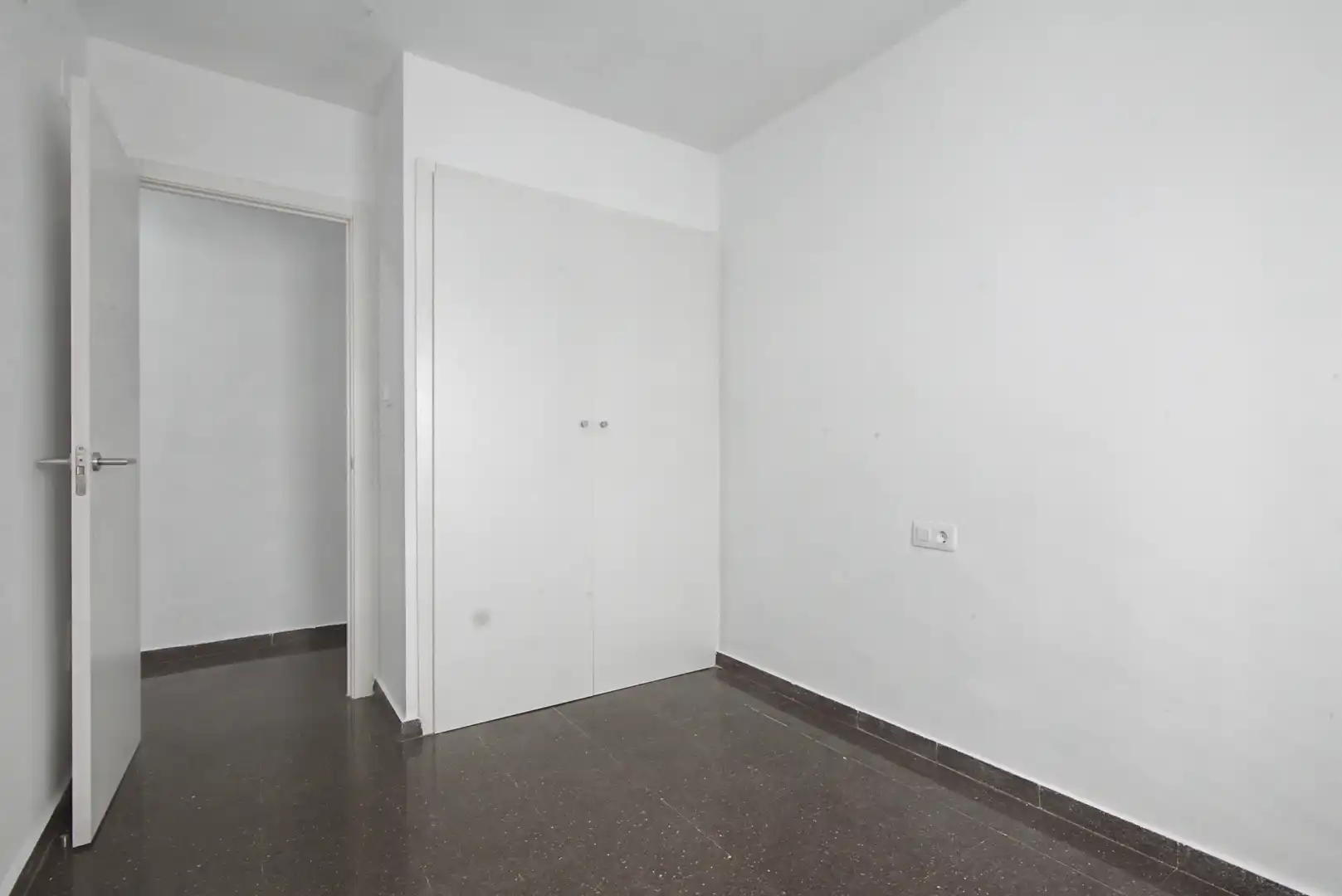 Bedroom of Flat for sale in Valencia  with Air Conditioner and Terrace