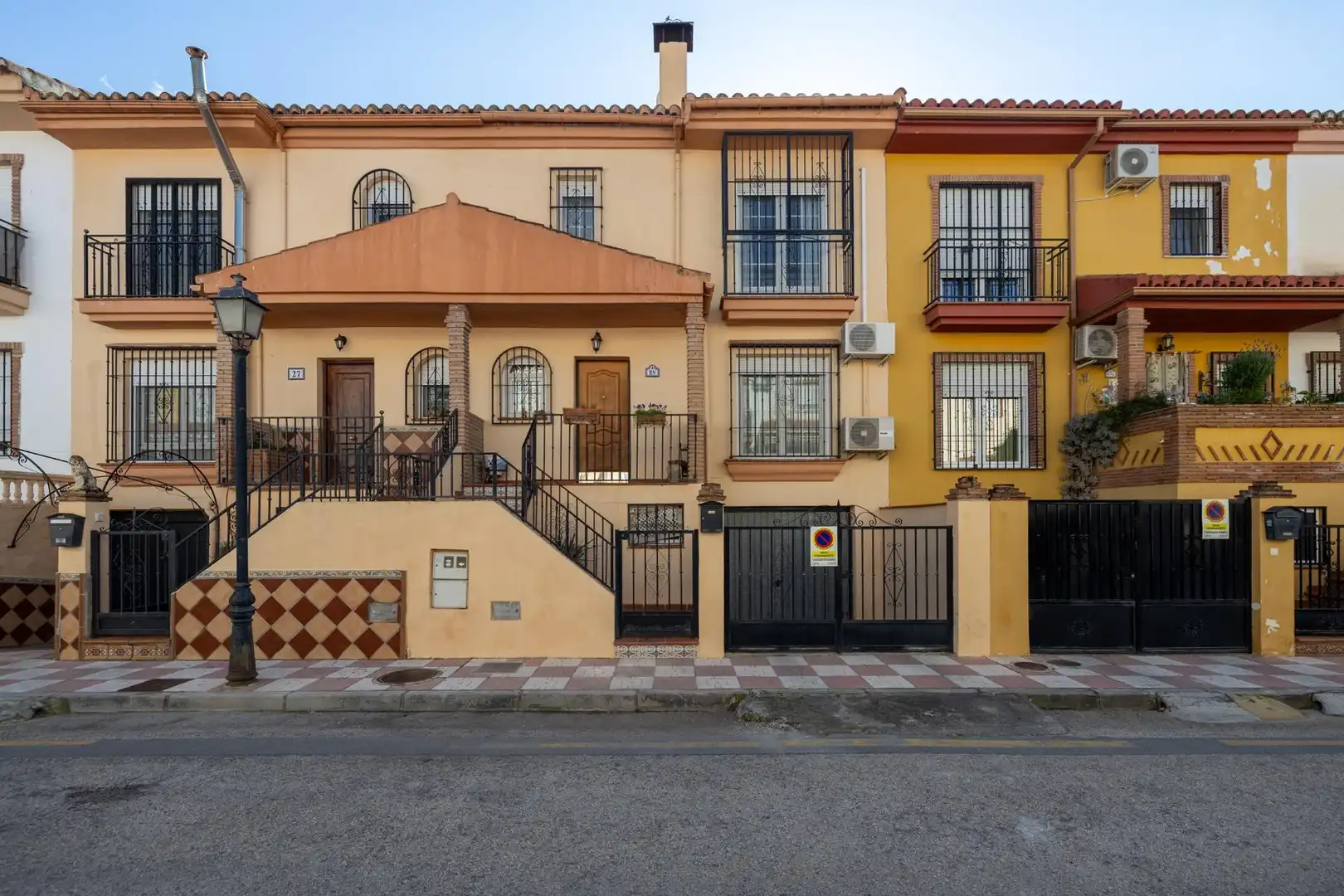 Terraced house for sale in Calle de Rosalía de Castro