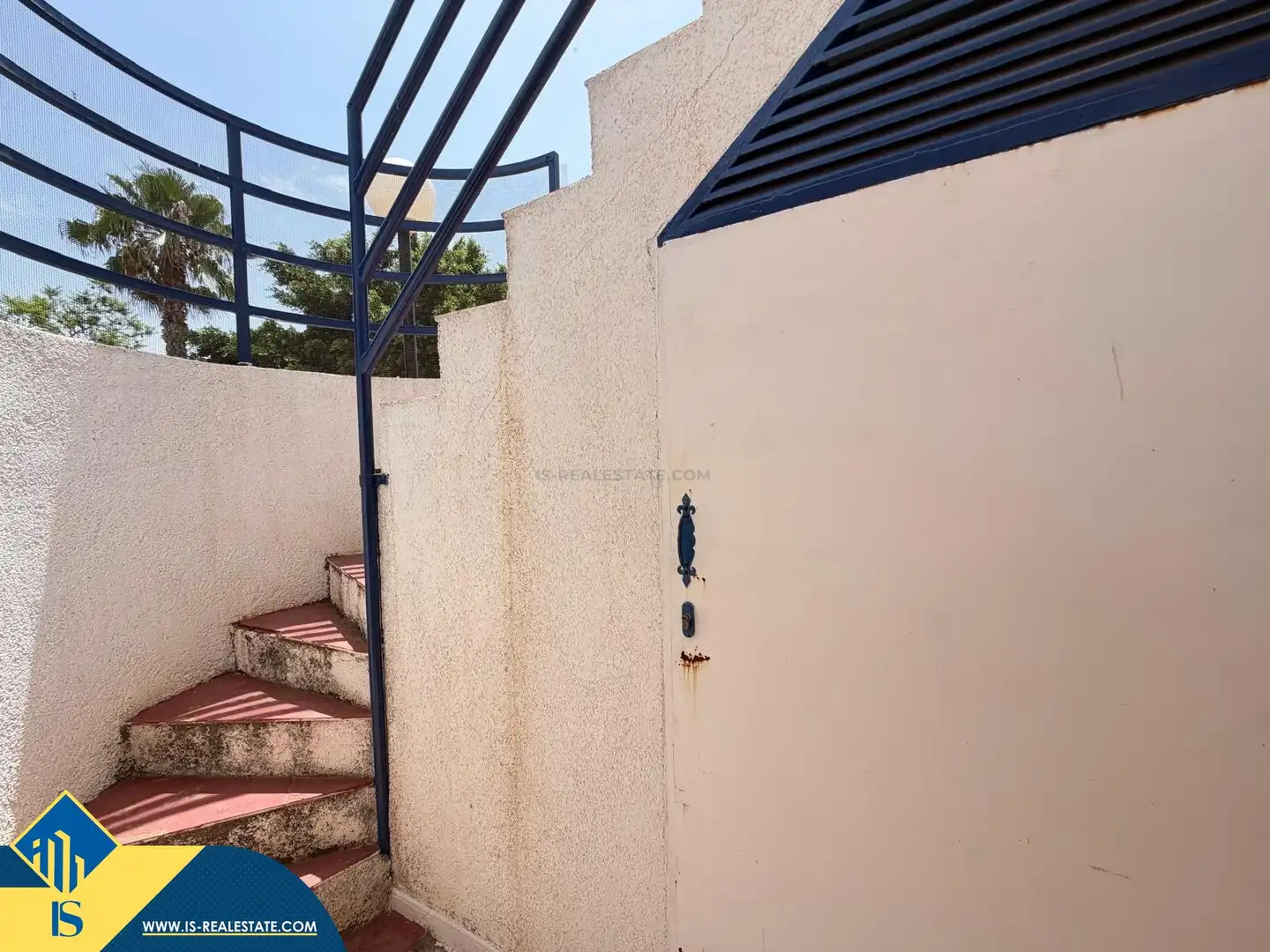 Vista exterior de Casa o xalet en venda en Torrevieja amb Aire condicionat, Terrassa i Traster
