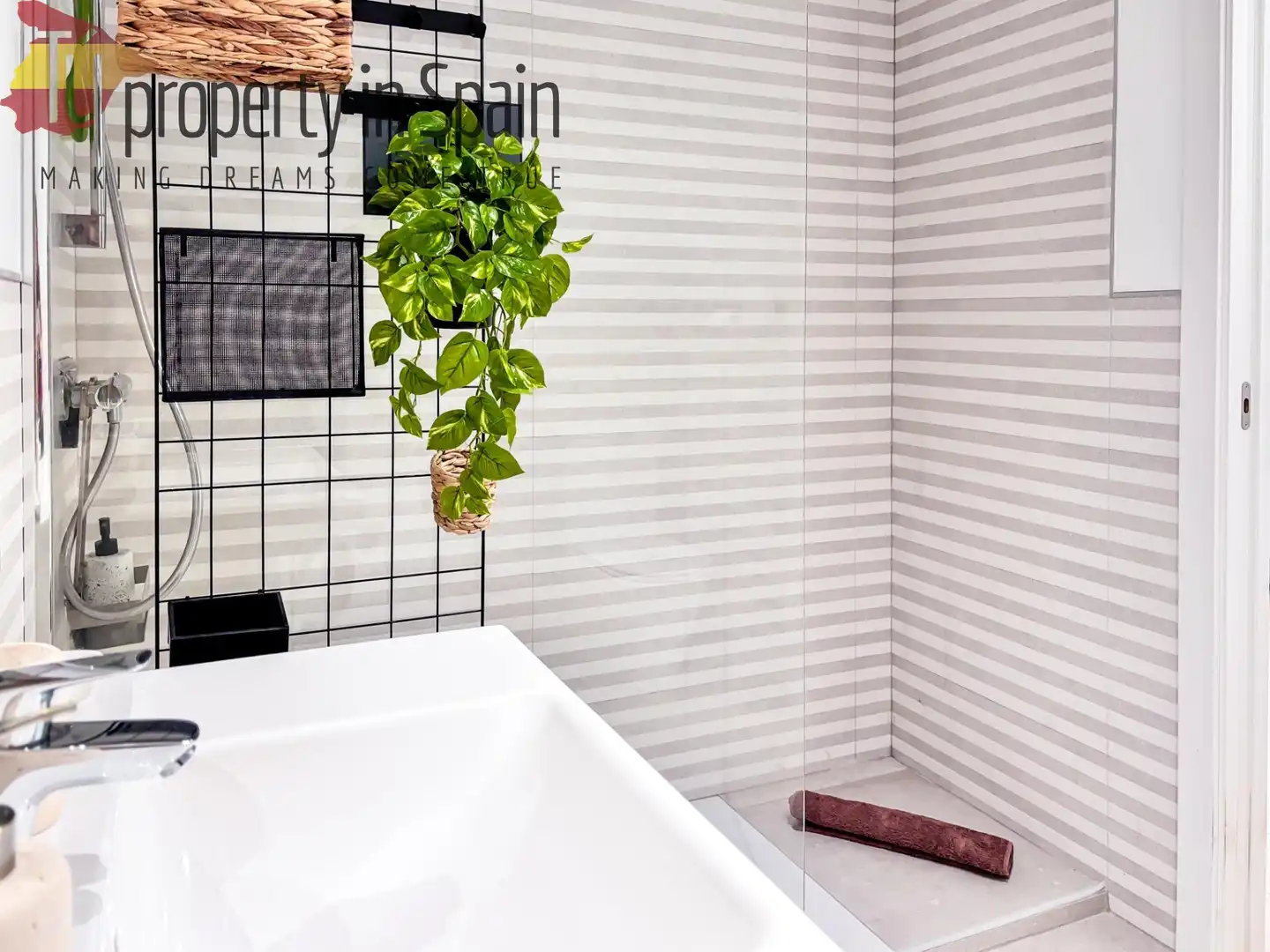 Baño de Piso para compartir en Alicante / Alacant con Terraza, Amueblado y Piscina comunitaria