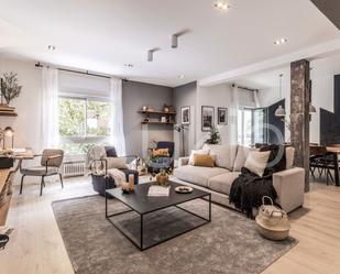 Sala d'estar de Apartament de lloguer en  Madrid Capital amb Aire condicionat, Calefacció i Moblat