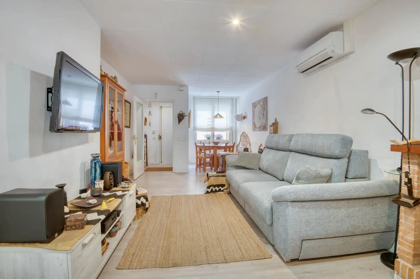 Wohnzimmer von Einfamilien-Reihenhaus zum Verkauf in Sant Feliu de Guíxols mit Klimaanlage, Heizung und Terrasse
