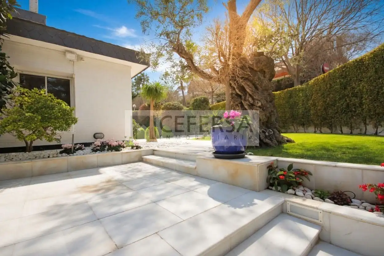 Jardí de Casa adosada en venda en  Barcelona Capital amb Aire condicionat, Calefacció i Jardí privat