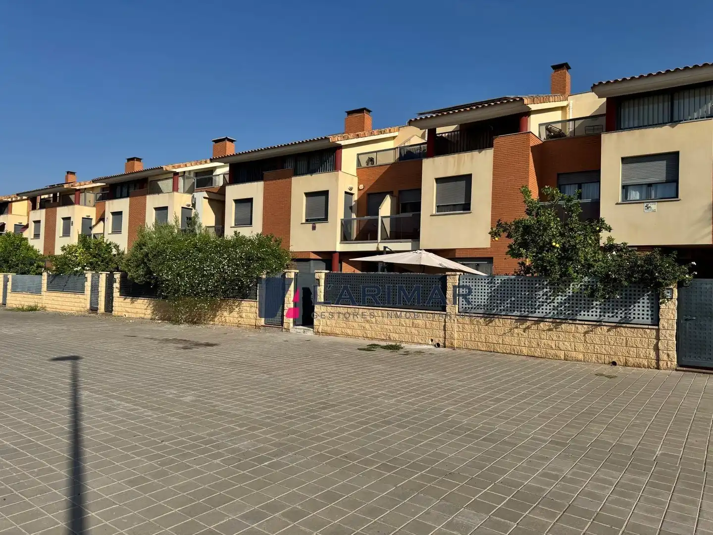 Vista exterior de Casa adosada de lloguer en Alicante / Alacant amb Aire condicionat, Calefacció i Jardí privat