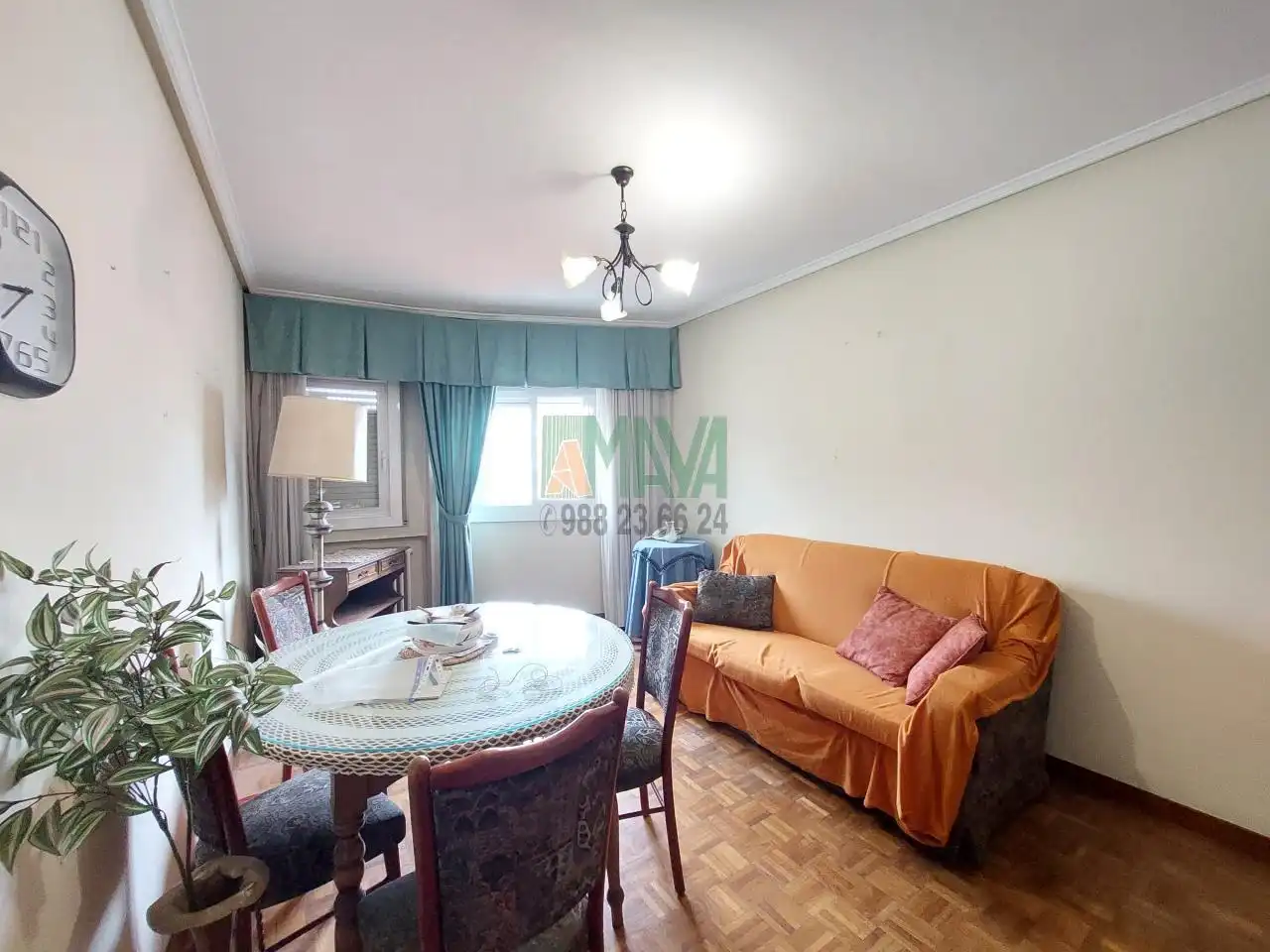 Sala d'estar de Pis en venda en Ourense Capital  amb Calefacció, Parquet i Terrassa