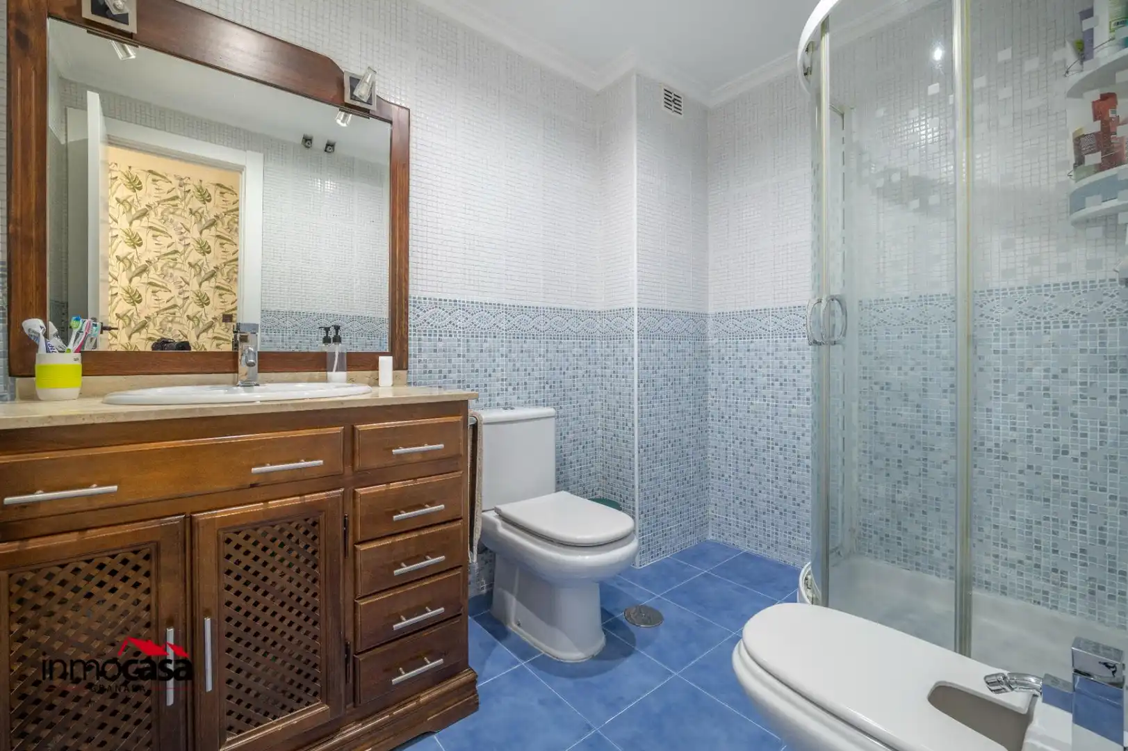 Baño de Piso en venta en Maracena con Aire acondicionado y Amueblado