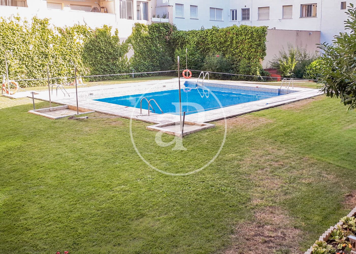 Swimming pool of Flat for sale in  Madrid Capital  with Heating, Private garden and Community pool