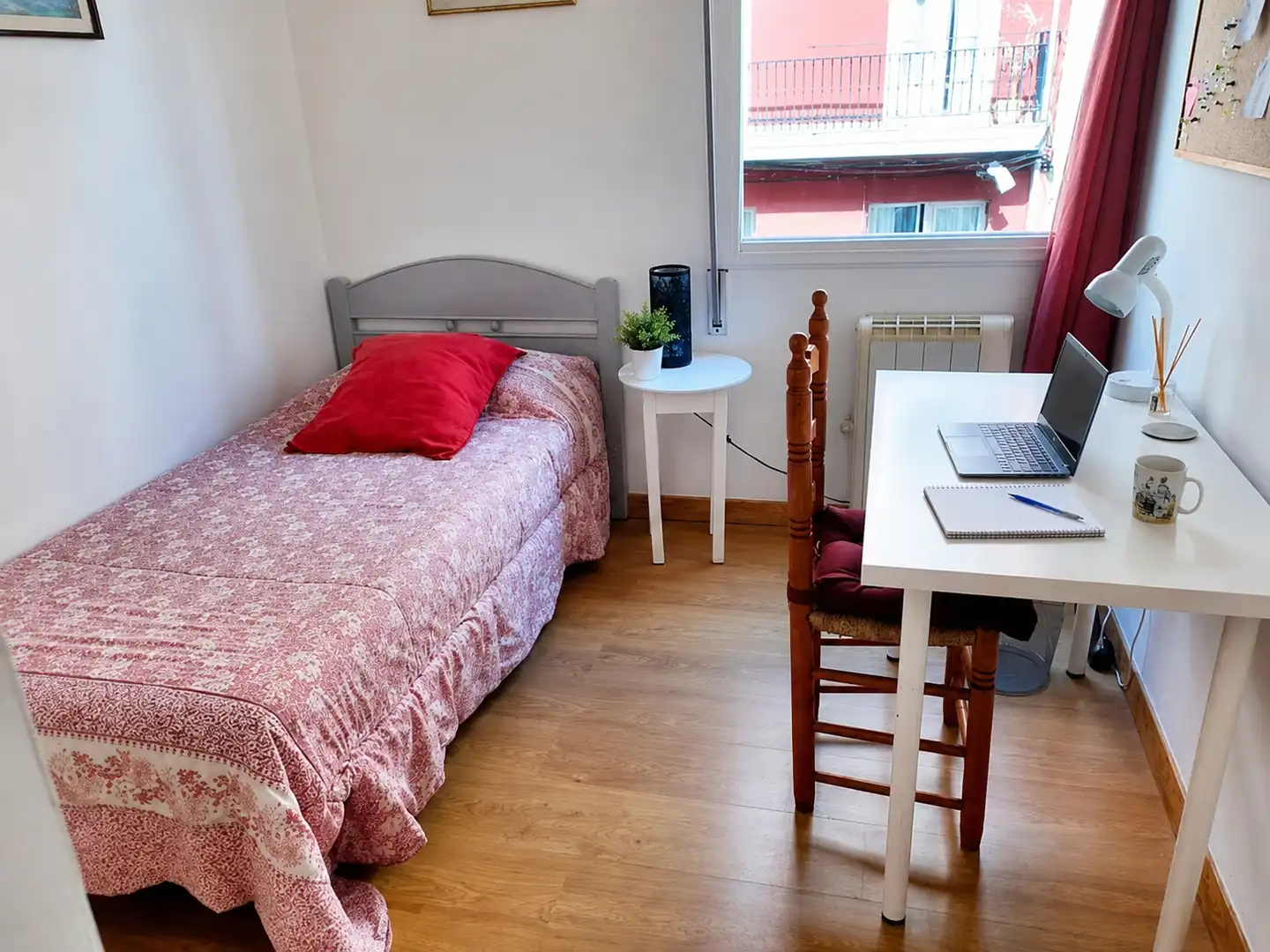 Schlafzimmer von Wohnung zur Miete in Santander mit Möbliert und Ofen
