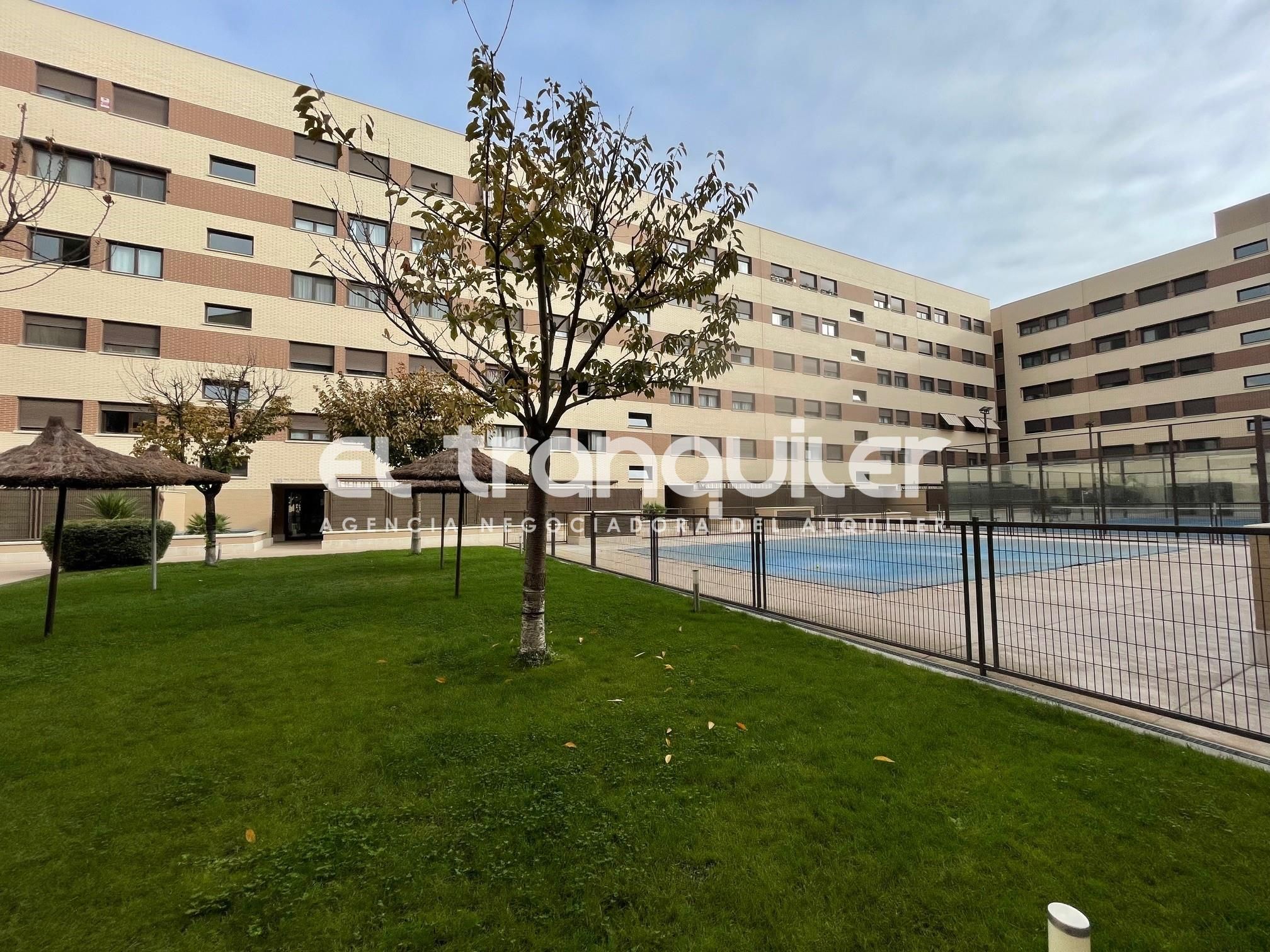Exterior view of Flat to rent in Getafe  with Air Conditioner, Storage room and Swimming Pool