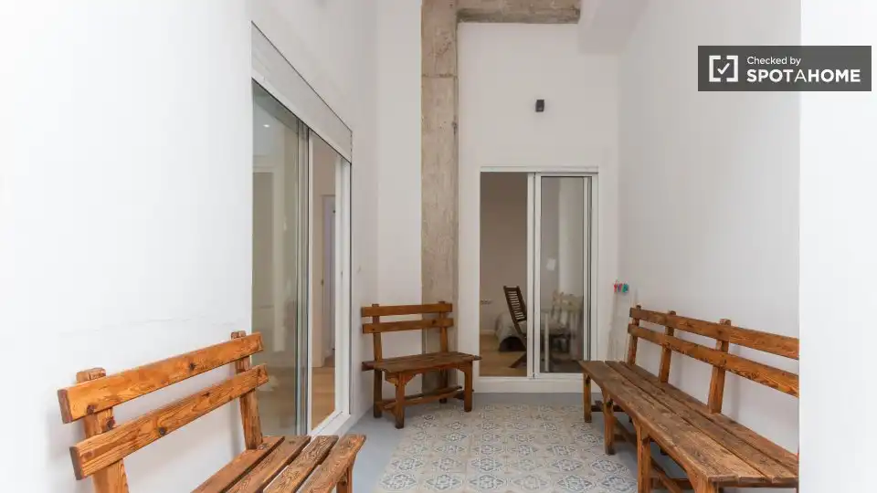 Flat for rent in Valencia  with Air Conditioner, Heating and Furnished