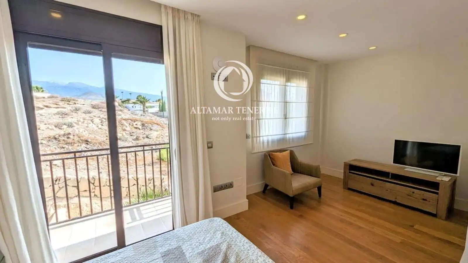 Houses for sale in La Mareta, Los Abrigos