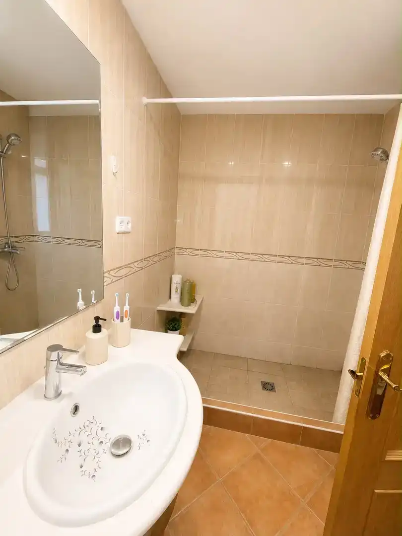 Baño de Casa o chalet en venta en Ocaña con Jardín privado, Parquet y Piscina