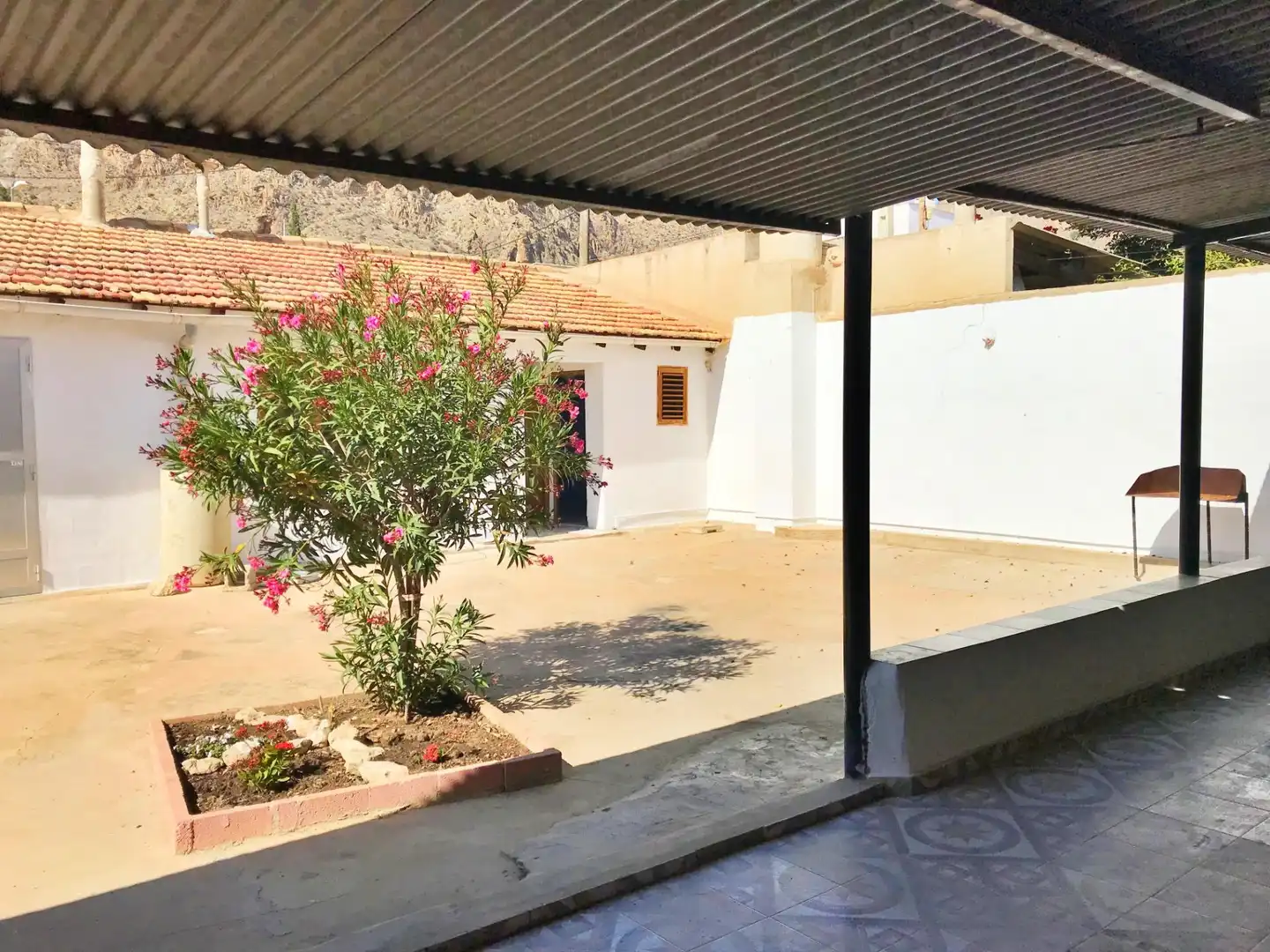 Vista exterior de Finca rústica en venda en Orihuela amb Aire condicionat, Jardí privat i Traster