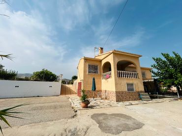 Casa con piscina en venta en MEDIASES 68