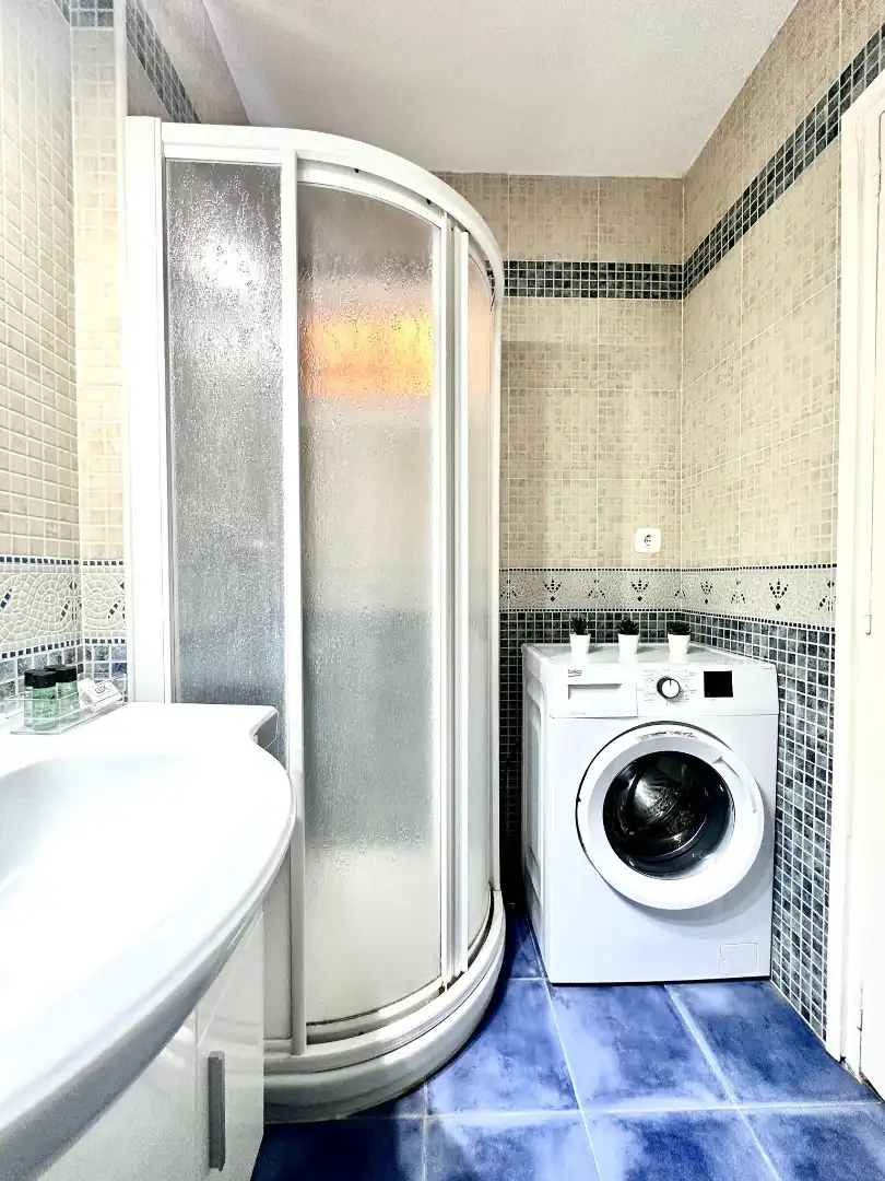 Badezimmer von Wohnung zur Miete in Benalmádena mit Klimaanlage, Terrasse und Möbliert