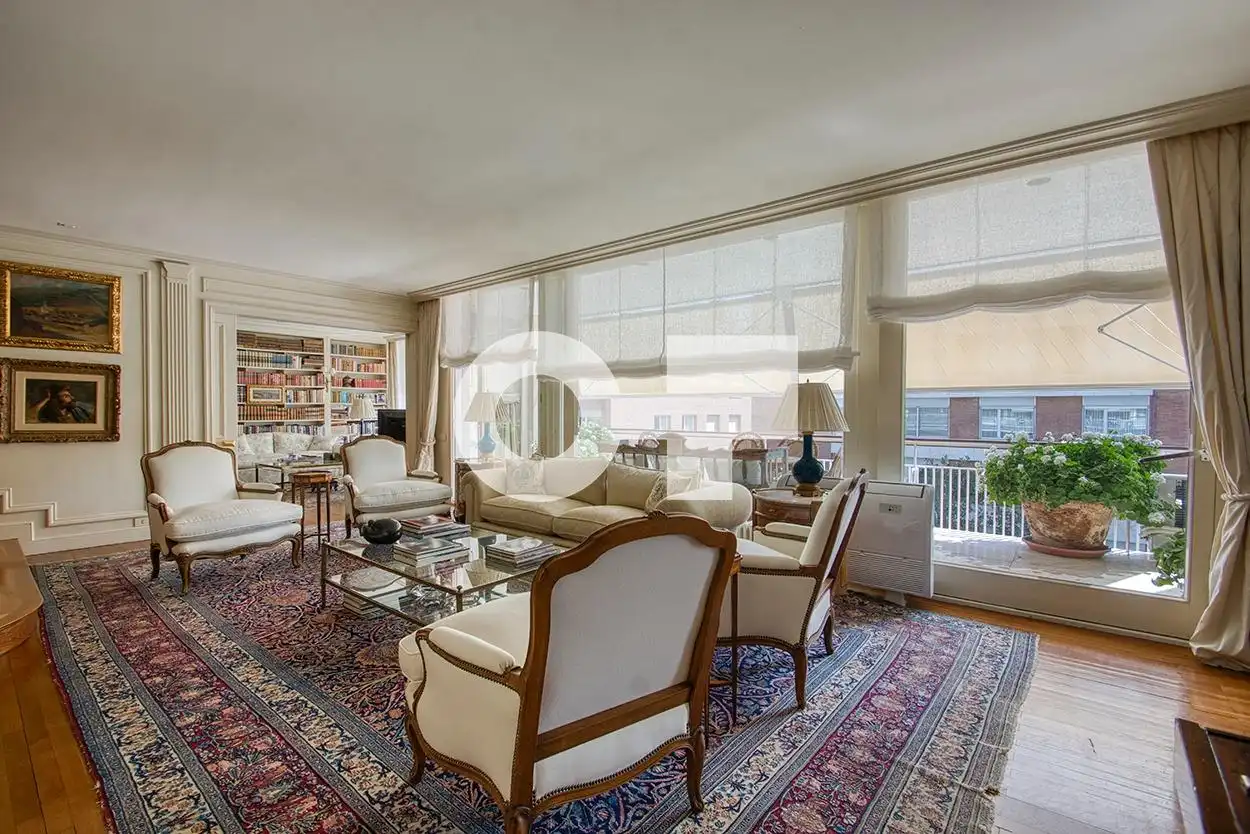 Piso con terraza en venta en Carrer Carrer Jacinto Benavente, imagen 2