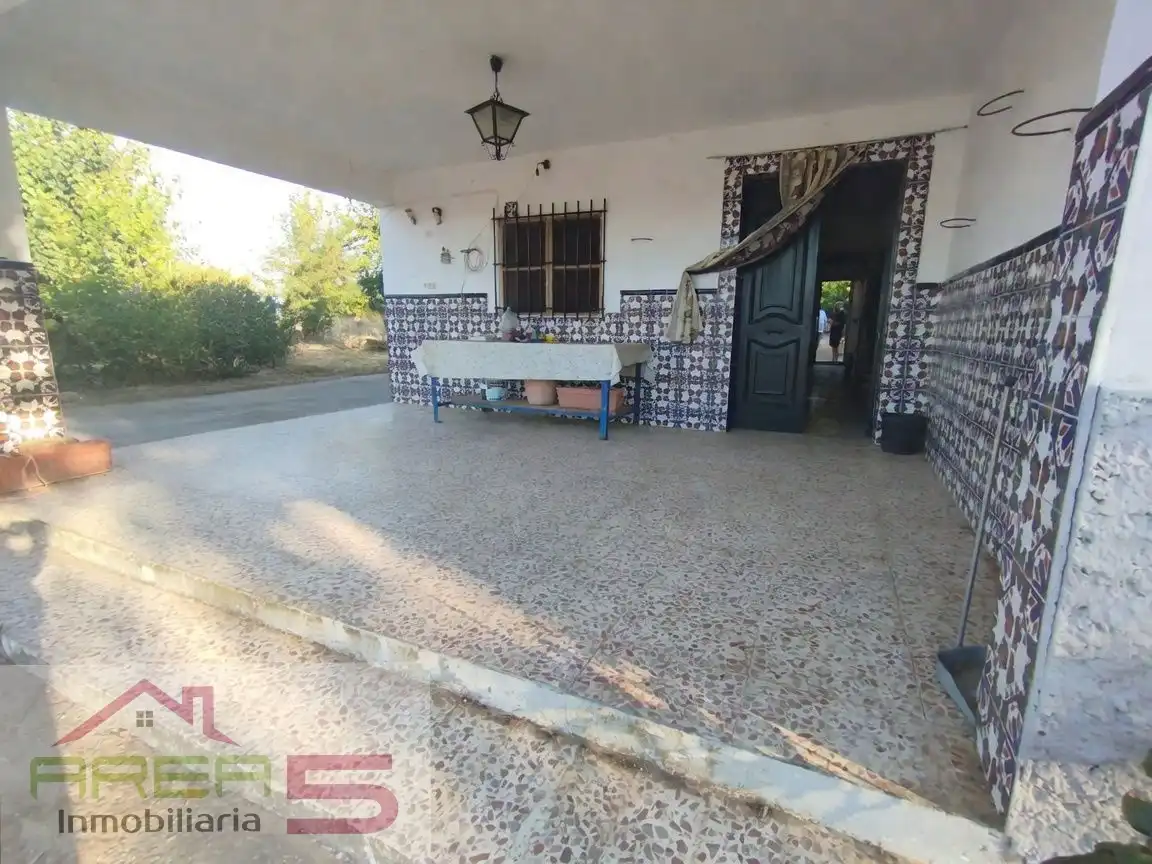 Chalet con piscina en venta en Oeste