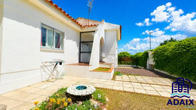 Vista exterior de Casa o xalet en venda en Bargas amb Calefacció, Terrassa i Moblat