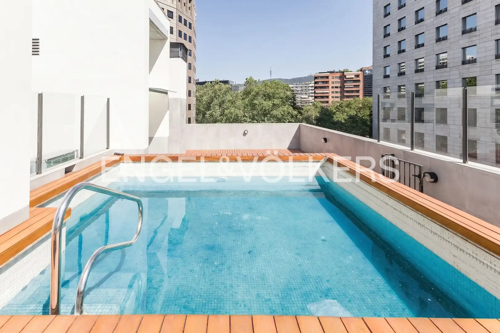 Piscina de Pis de lloguer en Barcelona amb Aire condicionat, Calefacció i Parquet