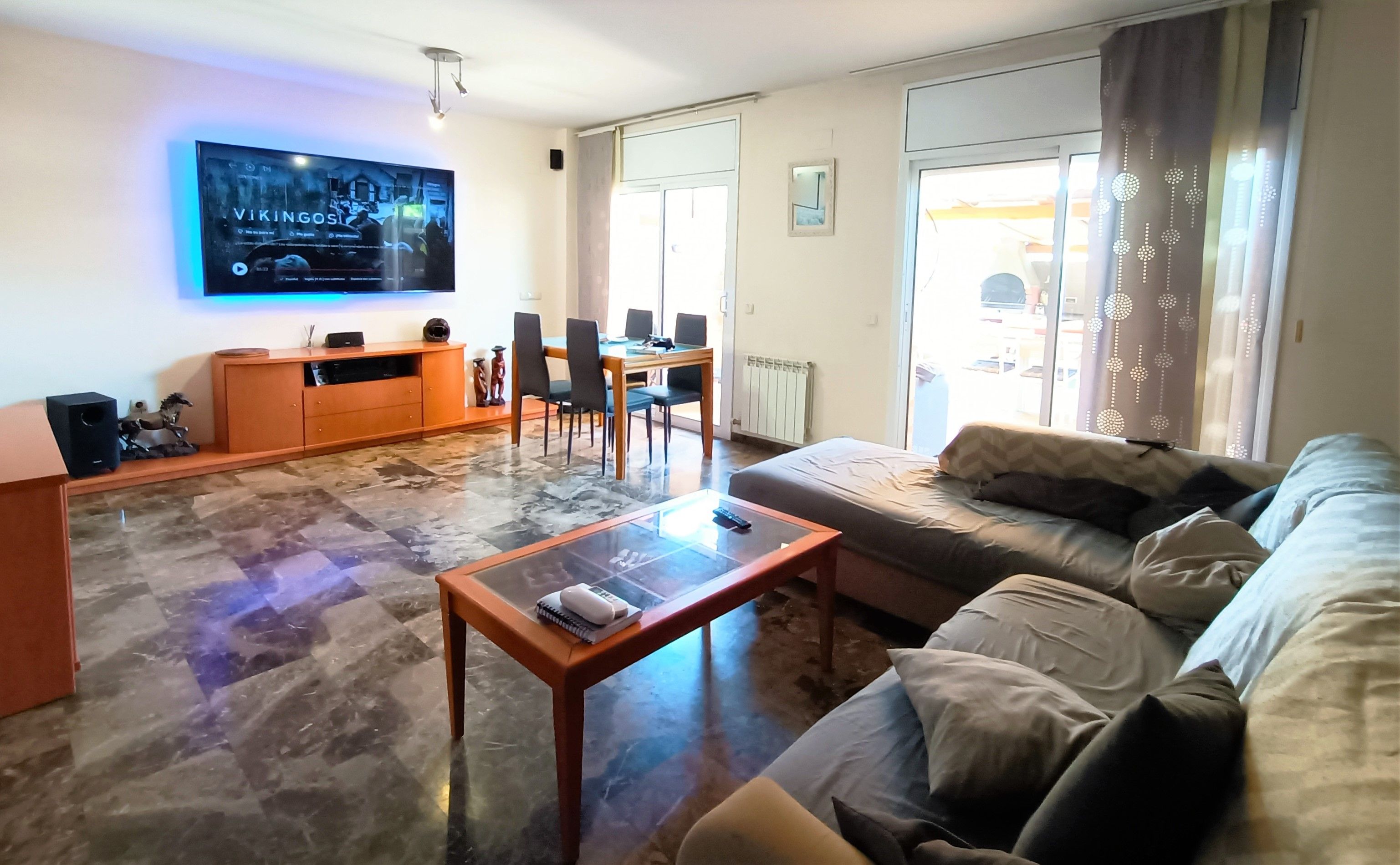 Wohnzimmer von Einfamilien-Reihenhaus zum Verkauf in Cambrils mit Klimaanlage, Heizung und Privatgarten