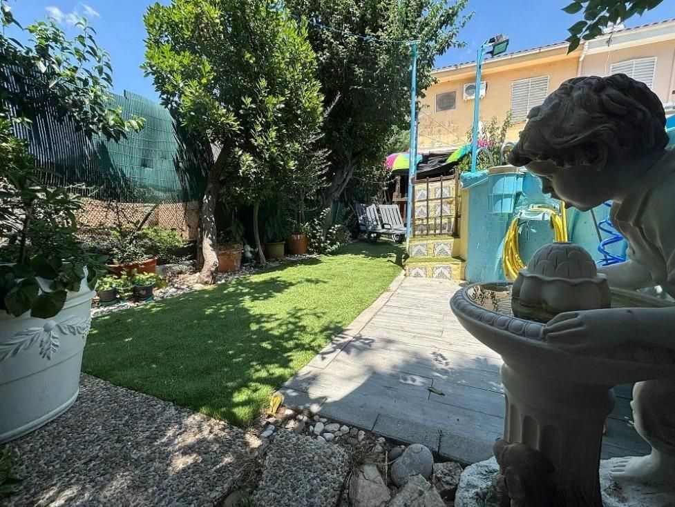 Jardí de Casa adosada en venda en Cáceres Capital amb Jardí privat, Terrassa i Traster