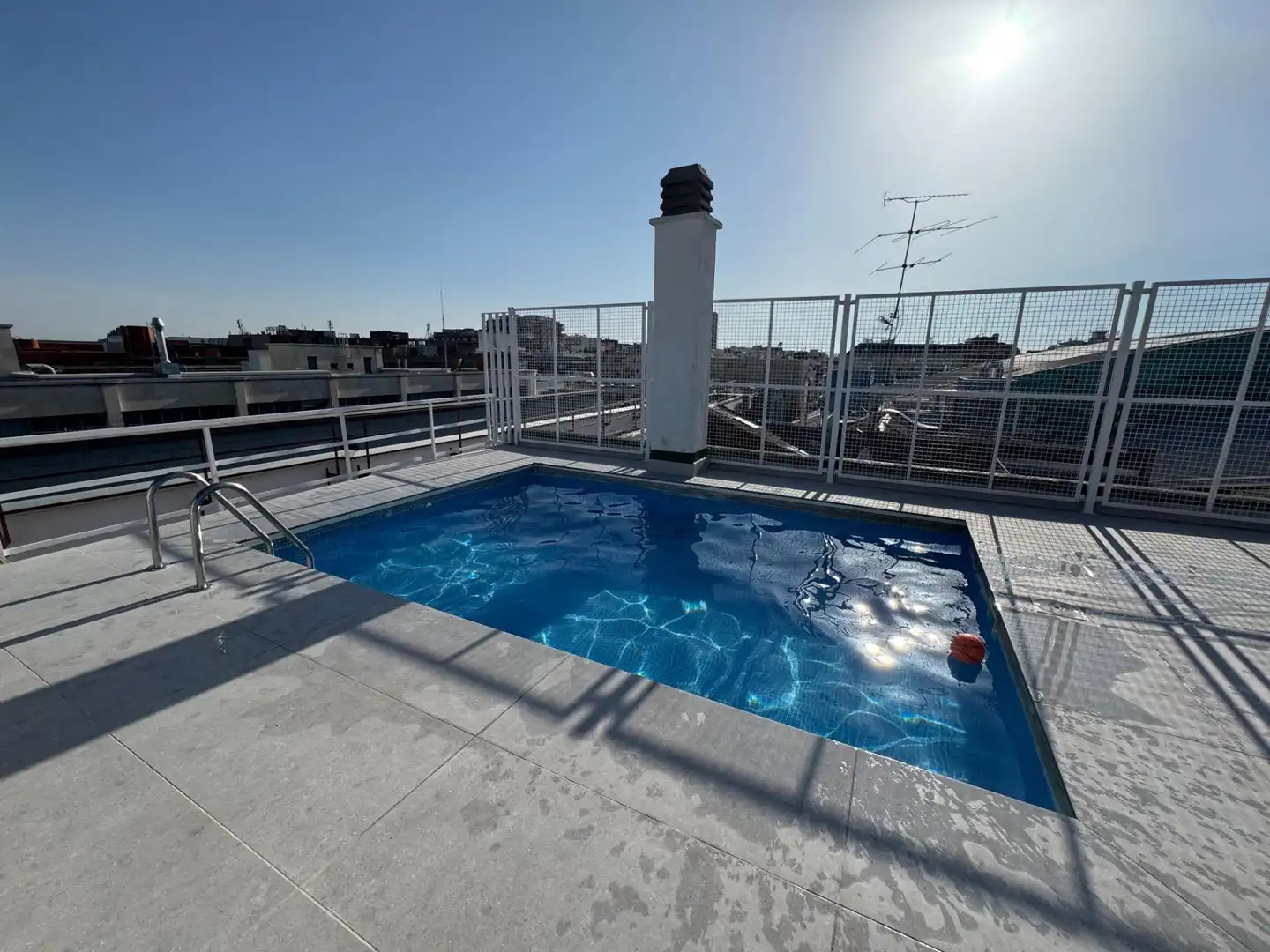 Swimming pool of Flat for sale in Madrid  with Air Conditioner, Heating and Terrace