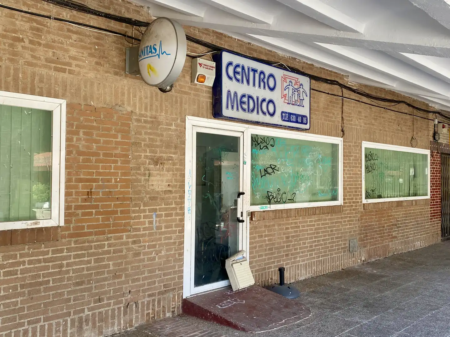 Exterior view of Commercial properties for sale in Las Rozas de Madrid  with Terrace, Furnished and Alarm