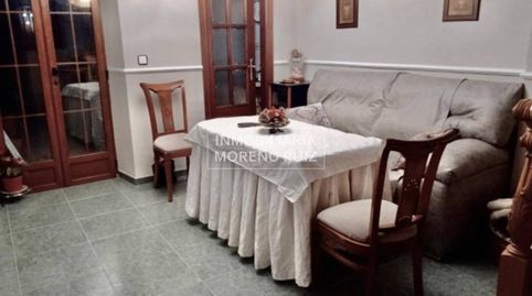 CASA CON COCHERA CERCA DEL LLANO RINCON.