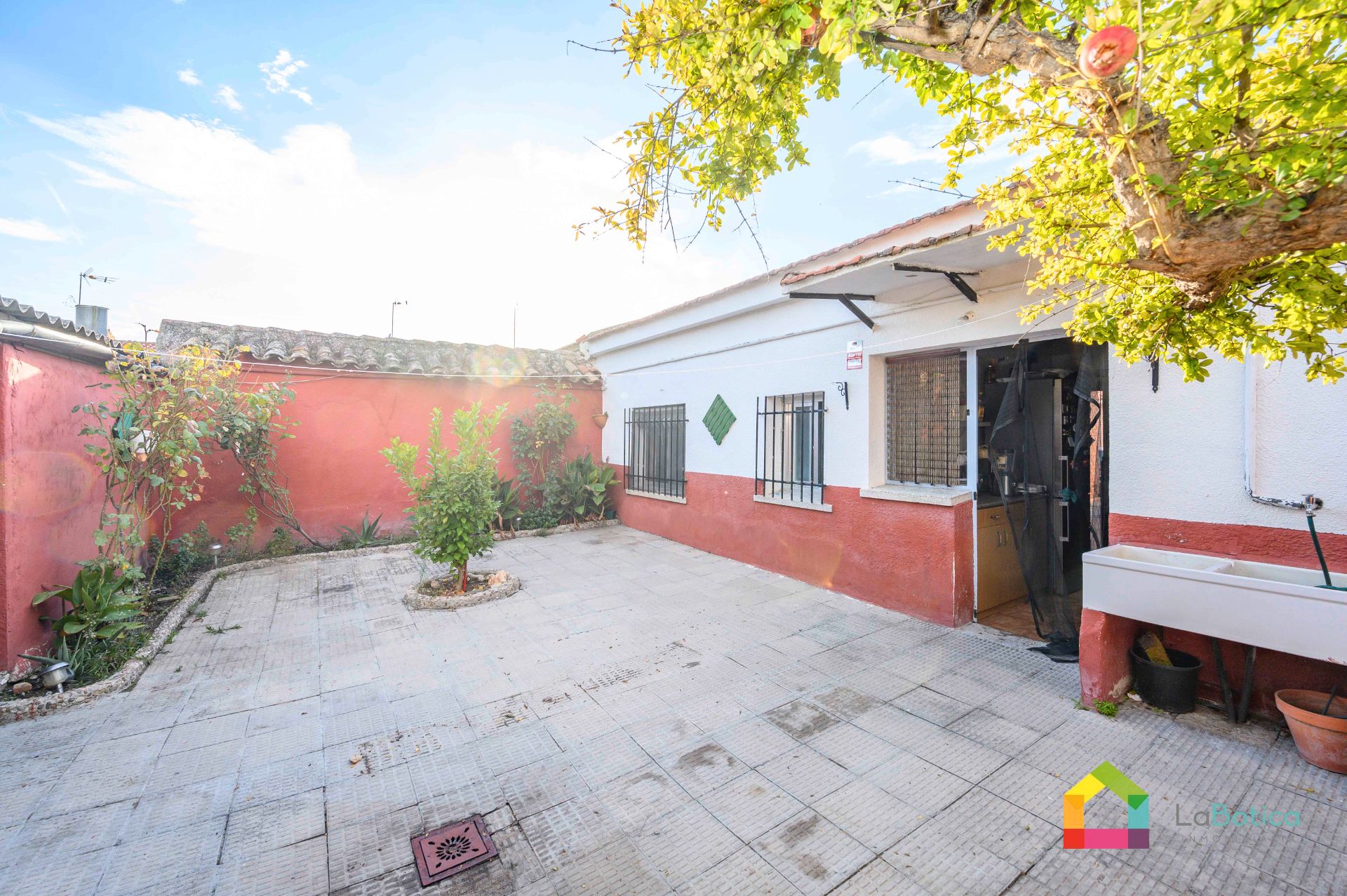 Vista exterior de Casa o xalet en venda en Carmena amb Aire condicionat, Calefacció i Traster