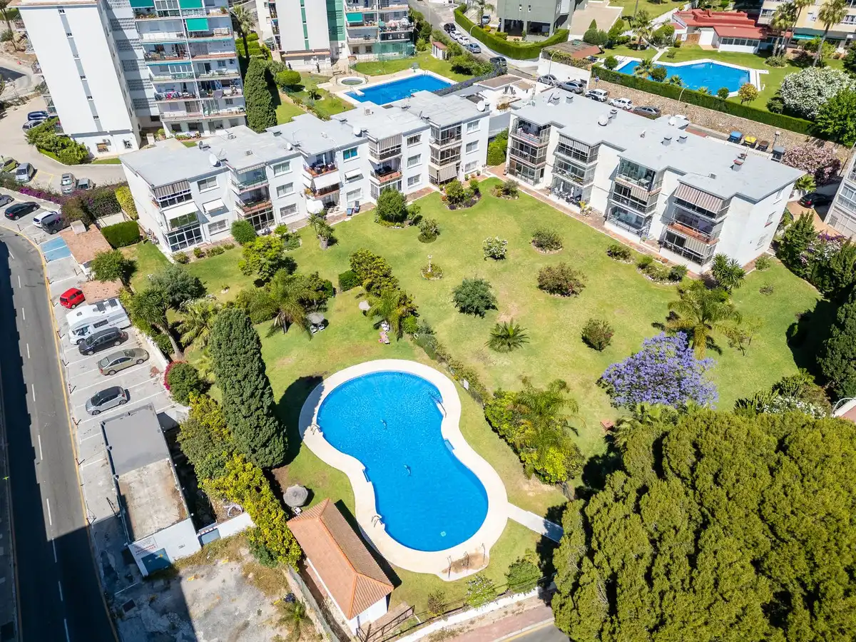 Schwimmbecken von Wohnung zum Verkauf in Benalmádena mit Klimaanlage und Gemeinschaftspool