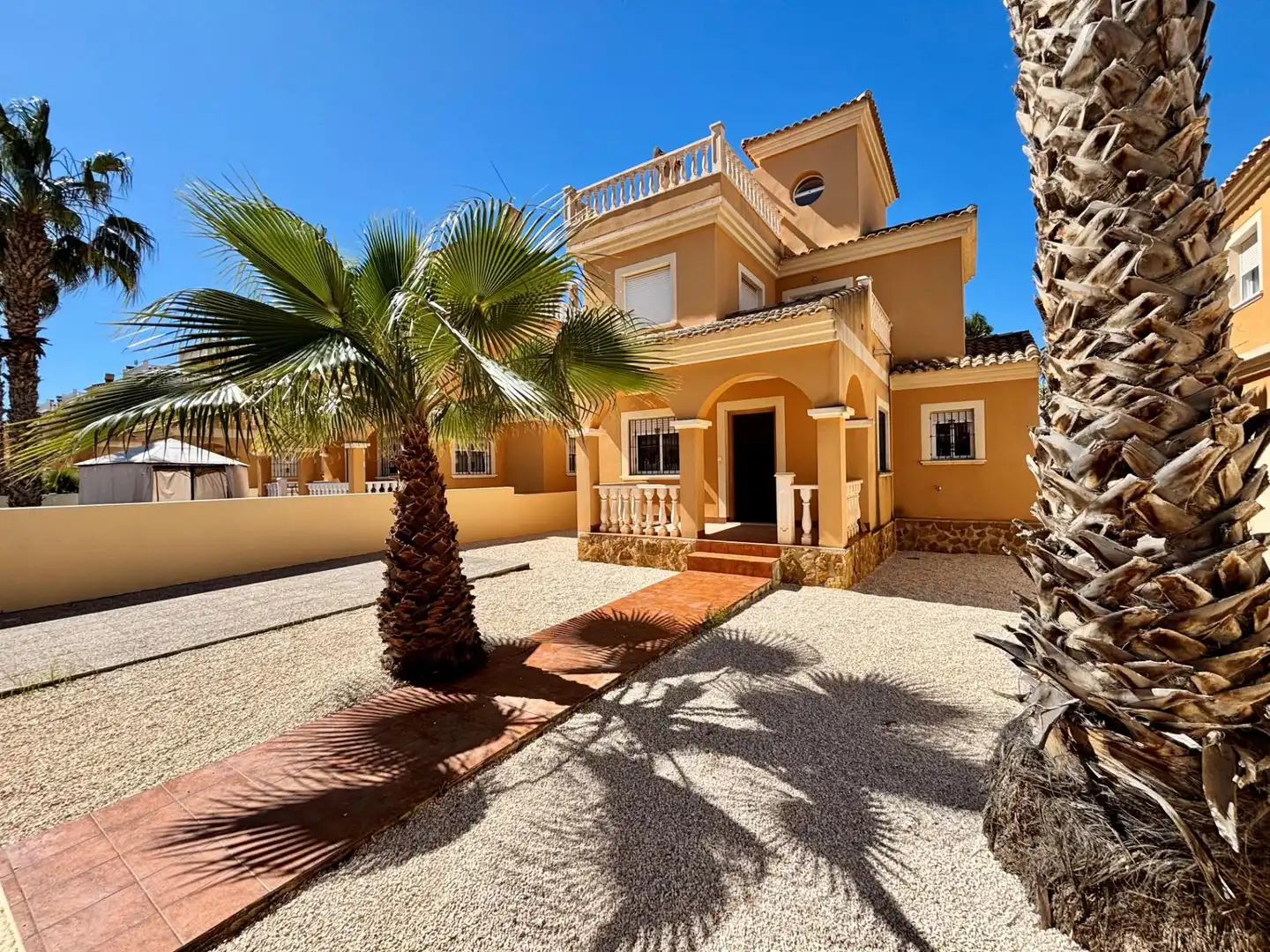 Vista exterior de Casa o xalet en venda en Algorfa amb Jardí privat, Terrassa i Moblat
