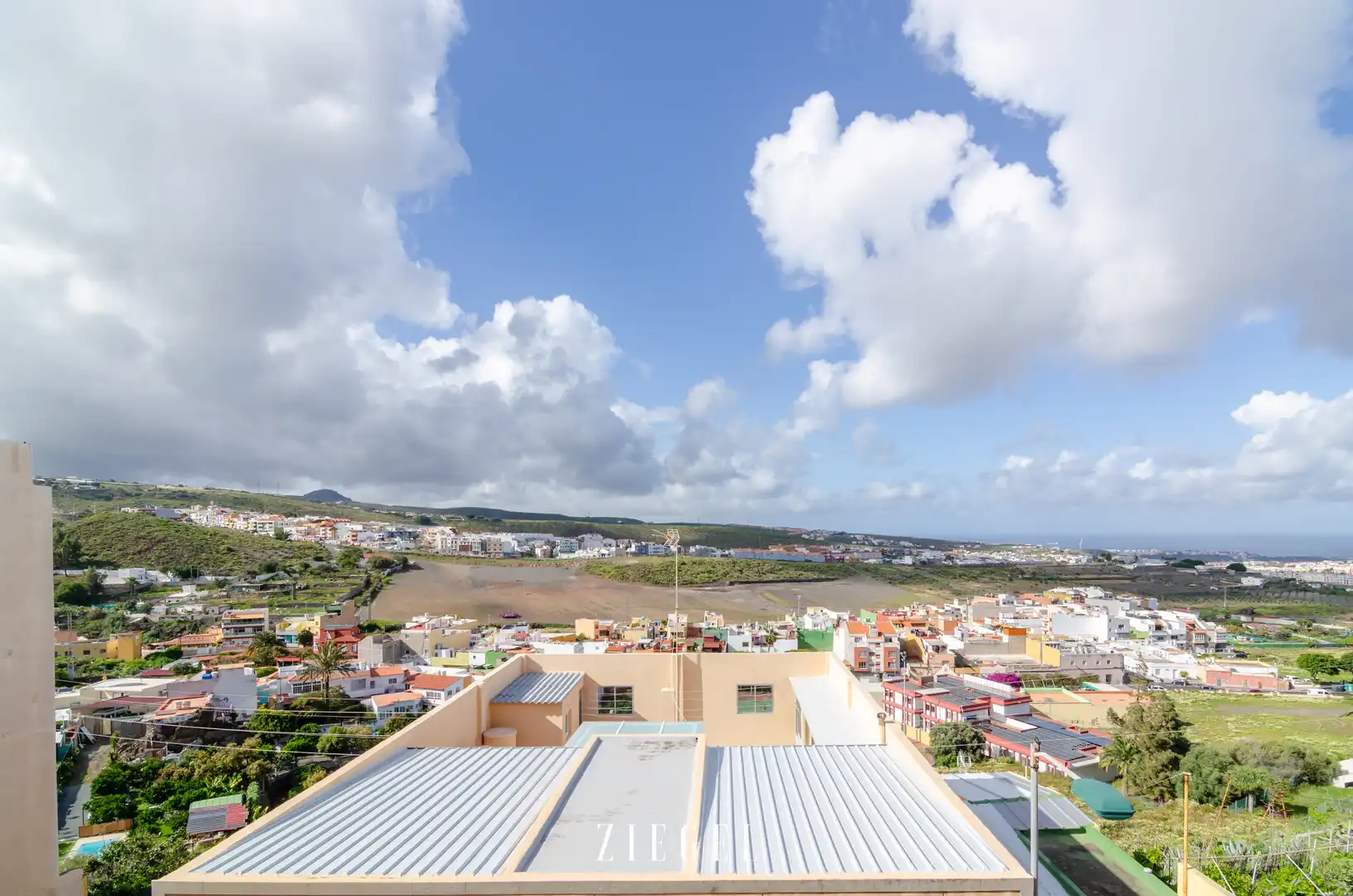 Vista exterior de Casa o chalet en venta en Telde con Aire acondicionado