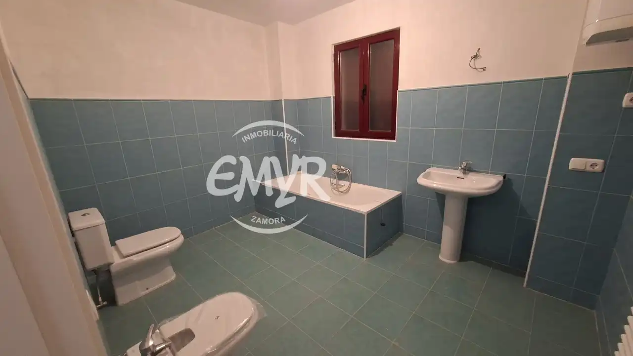 Baño de Casa o chalet en venta en Coreses con Calefacción y Jardín privado