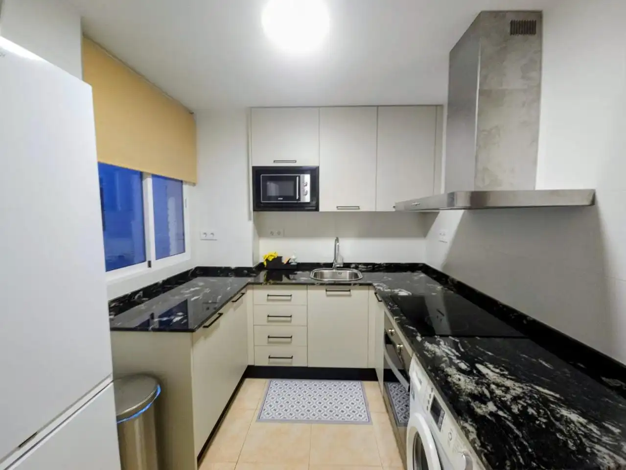 Habitación en Aristoteles, Cerrillo de Maracena - Periodistas