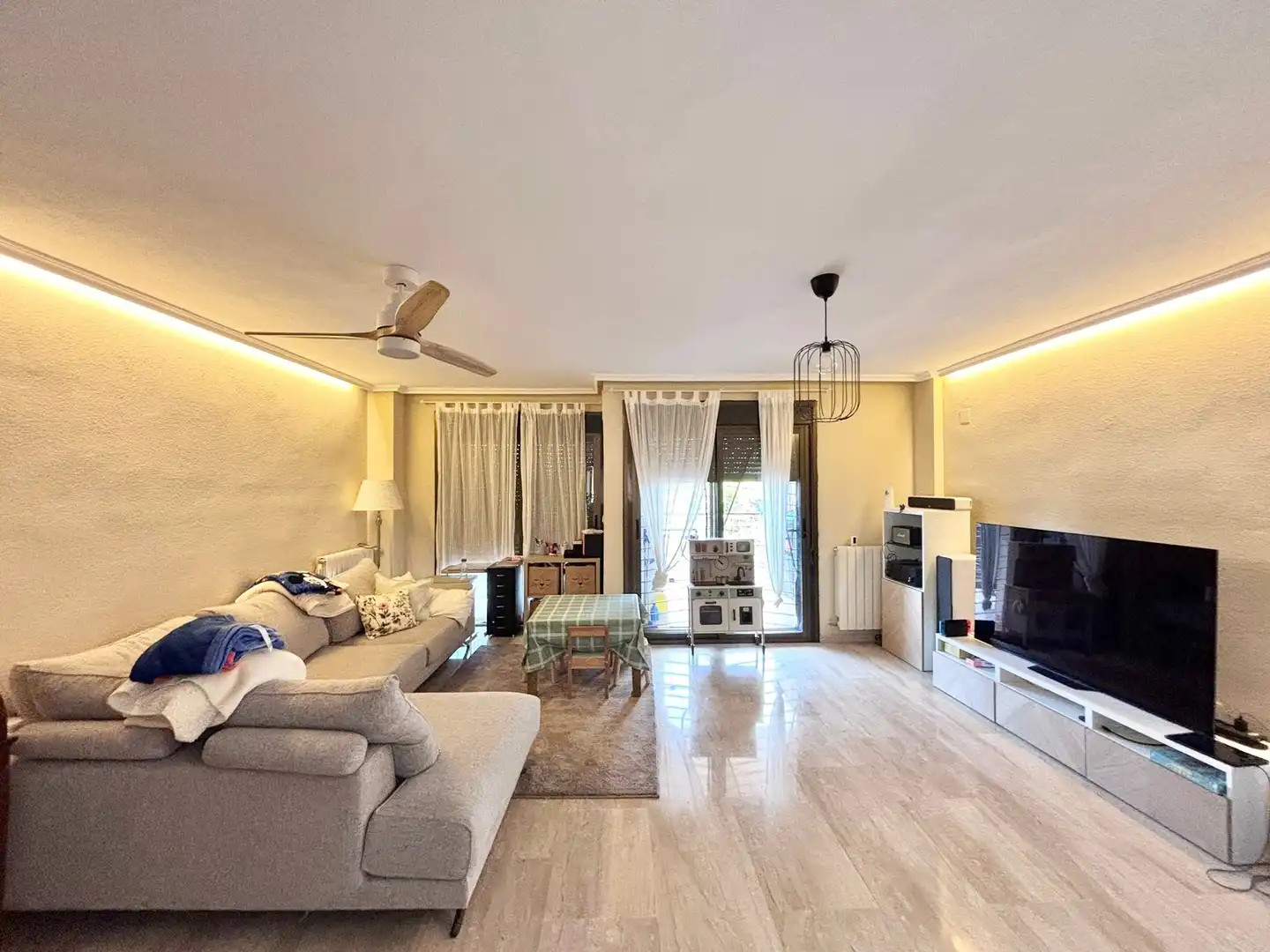 Sala de estar de Casa o chalet en venta en Mutxamel con Aire acondicionado, Trastero y Piscina