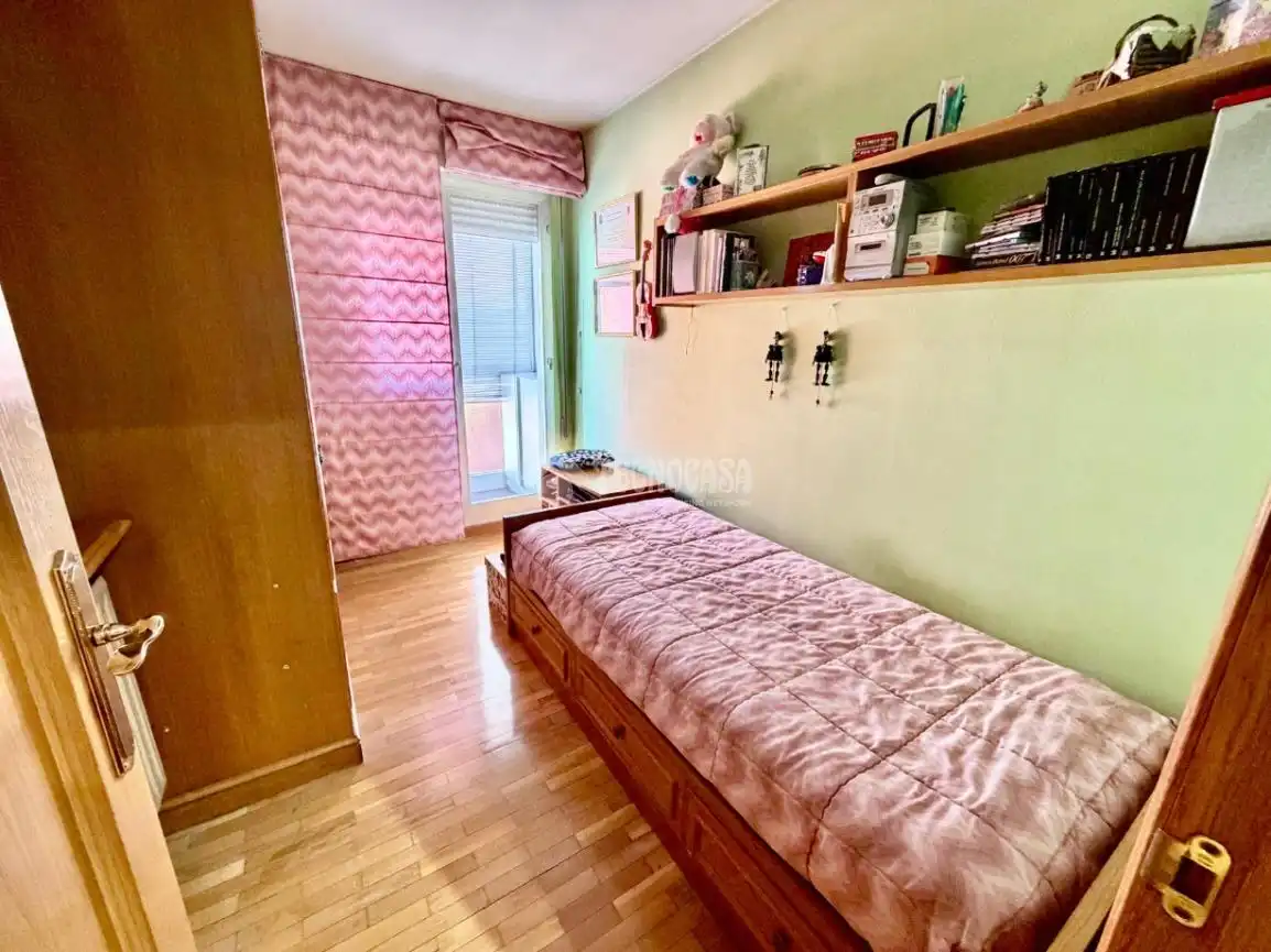 Bedroom of Flat for sale in León Capital   with Heating, Parquet flooring and Terrace