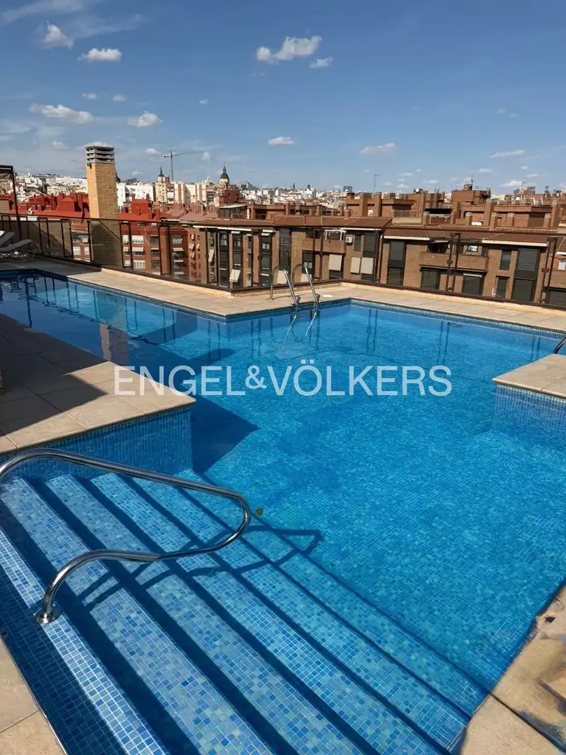 Piscina de Pis en venda en Madrid amb Aire condicionat, Calefacció i Parquet