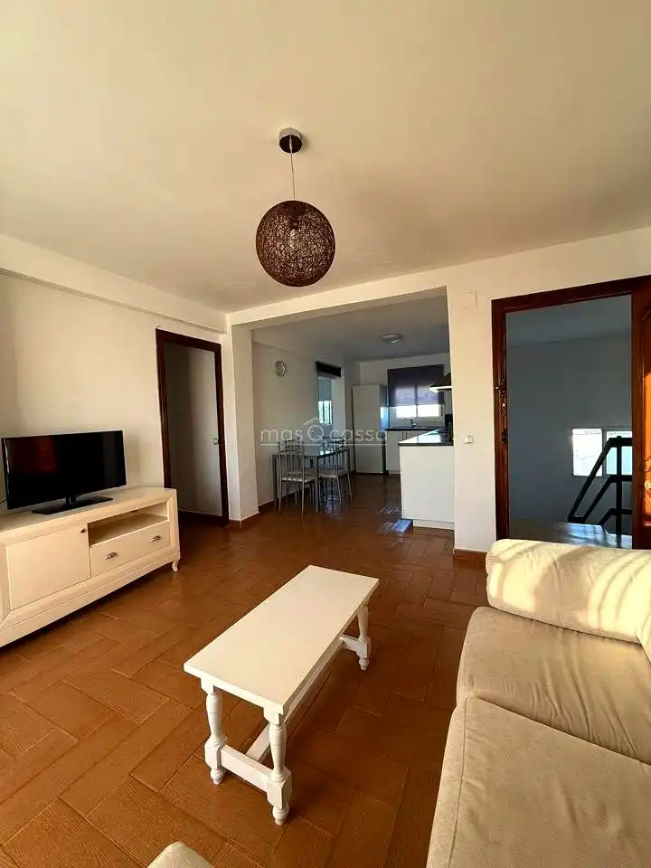Sala d'estar de Pis de lloguer en La Línea de la Concepción amb Moblat