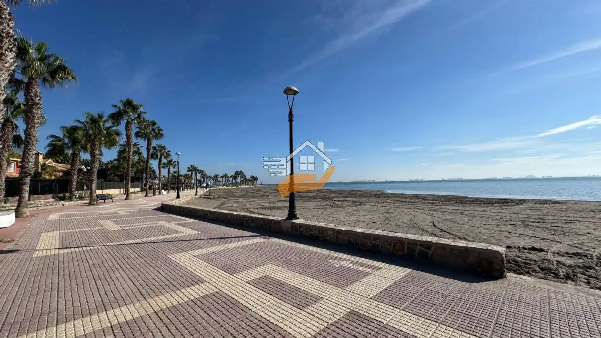 Vista exterior de Casa adosada en venda en Los Alcázares amb Aire condicionat, Terrassa i Traster