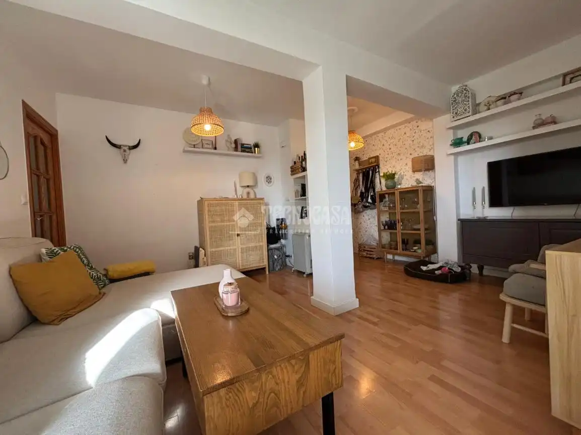 Sala d'estar de Àtic en venda en Córdoba amb Aire condicionat, Parquet i Terrassa