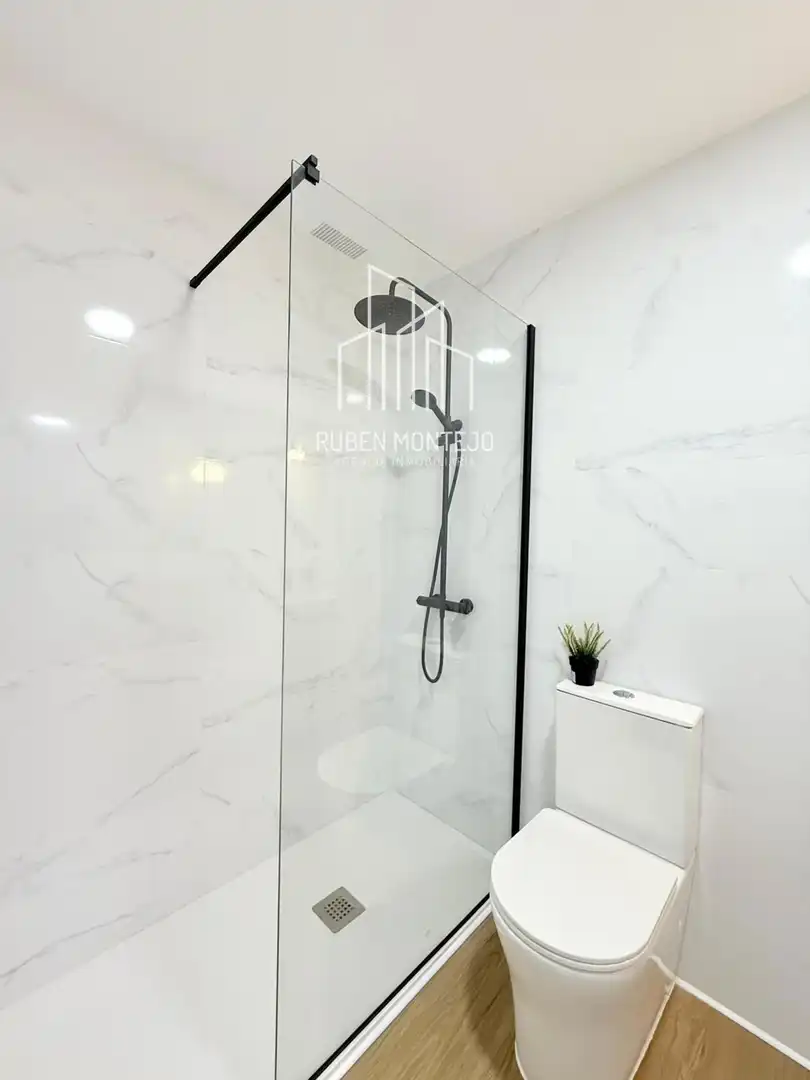 Baño de Dúplex en venta en Villamayor con Calefacción, Terraza y Balcón