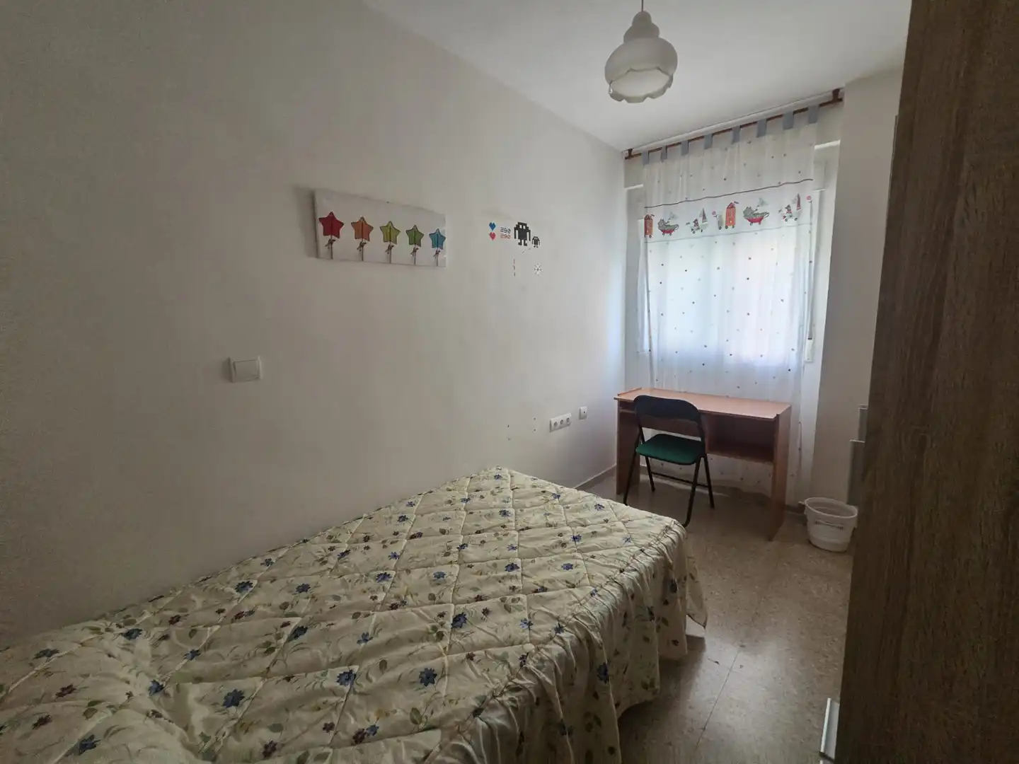 Habitación de Piso de alquiler en Granada con Aire acondicionado, Calefacción y Amueblado