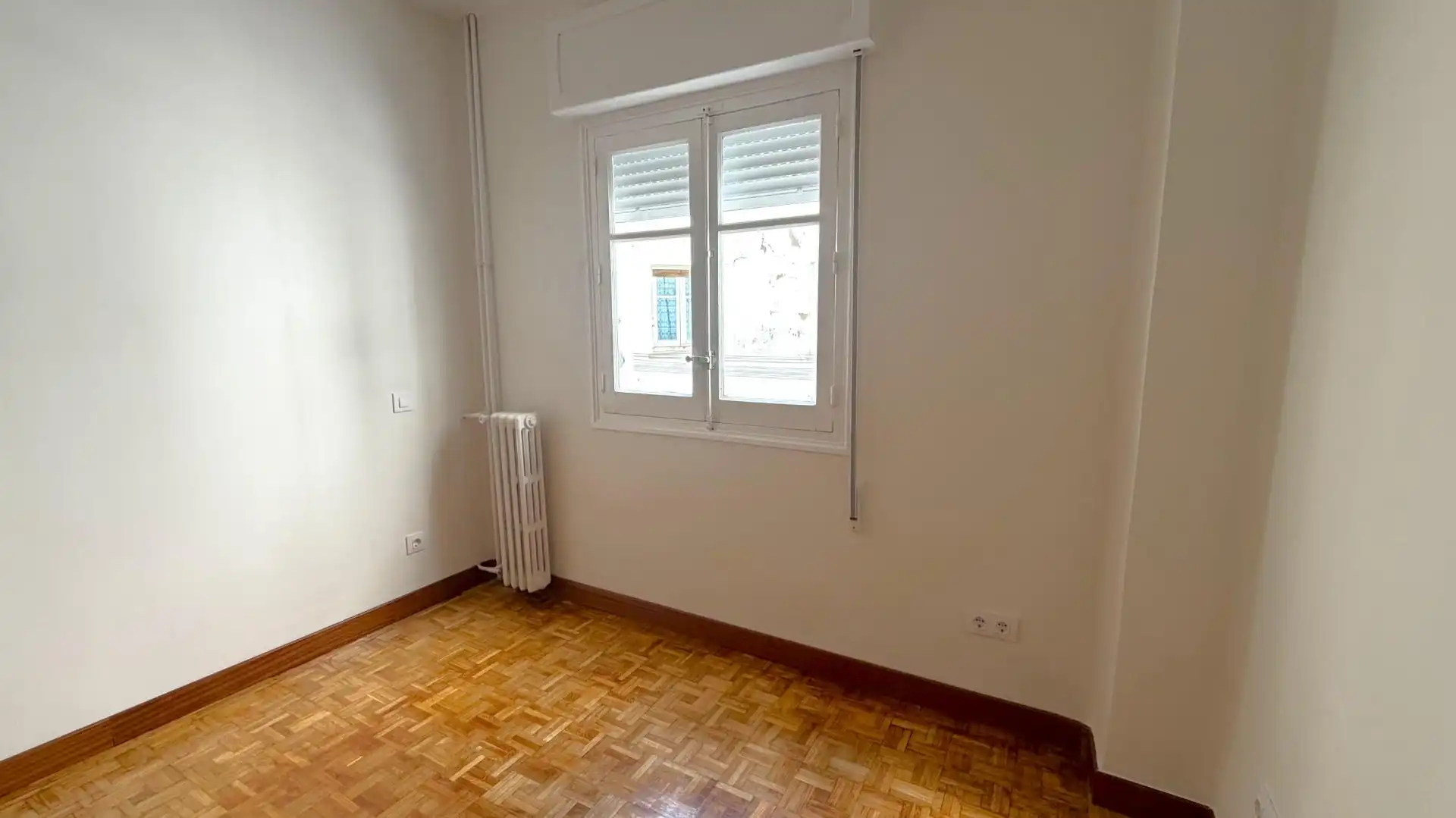 Dormitori de Pis de lloguer en Madrid amb Aire condicionat, Calefacció i Parquet
