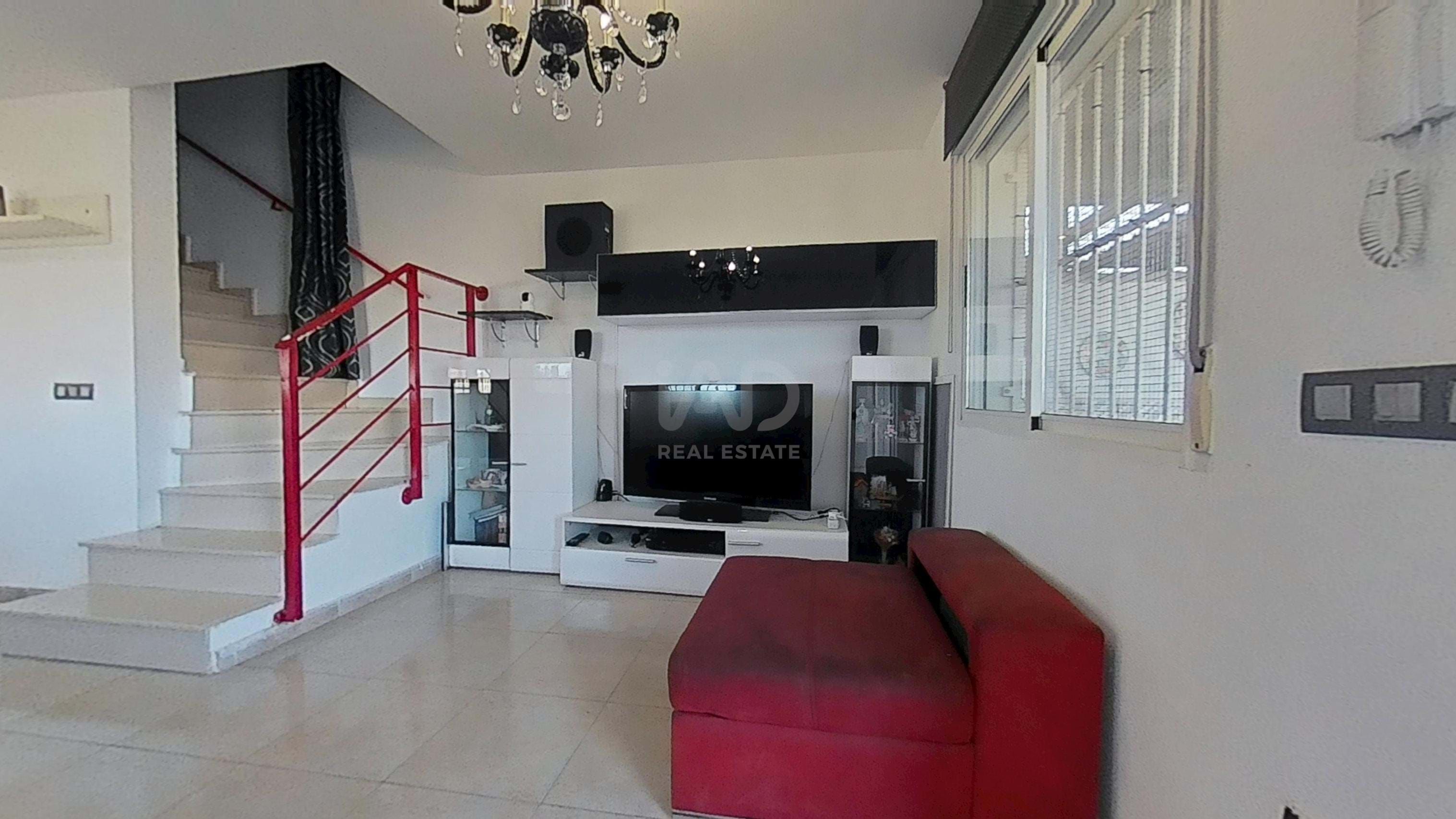 Sala d'estar de Casa adosada en venda en Almazora / Almassora amb Calefacció, Terrassa i Piscina