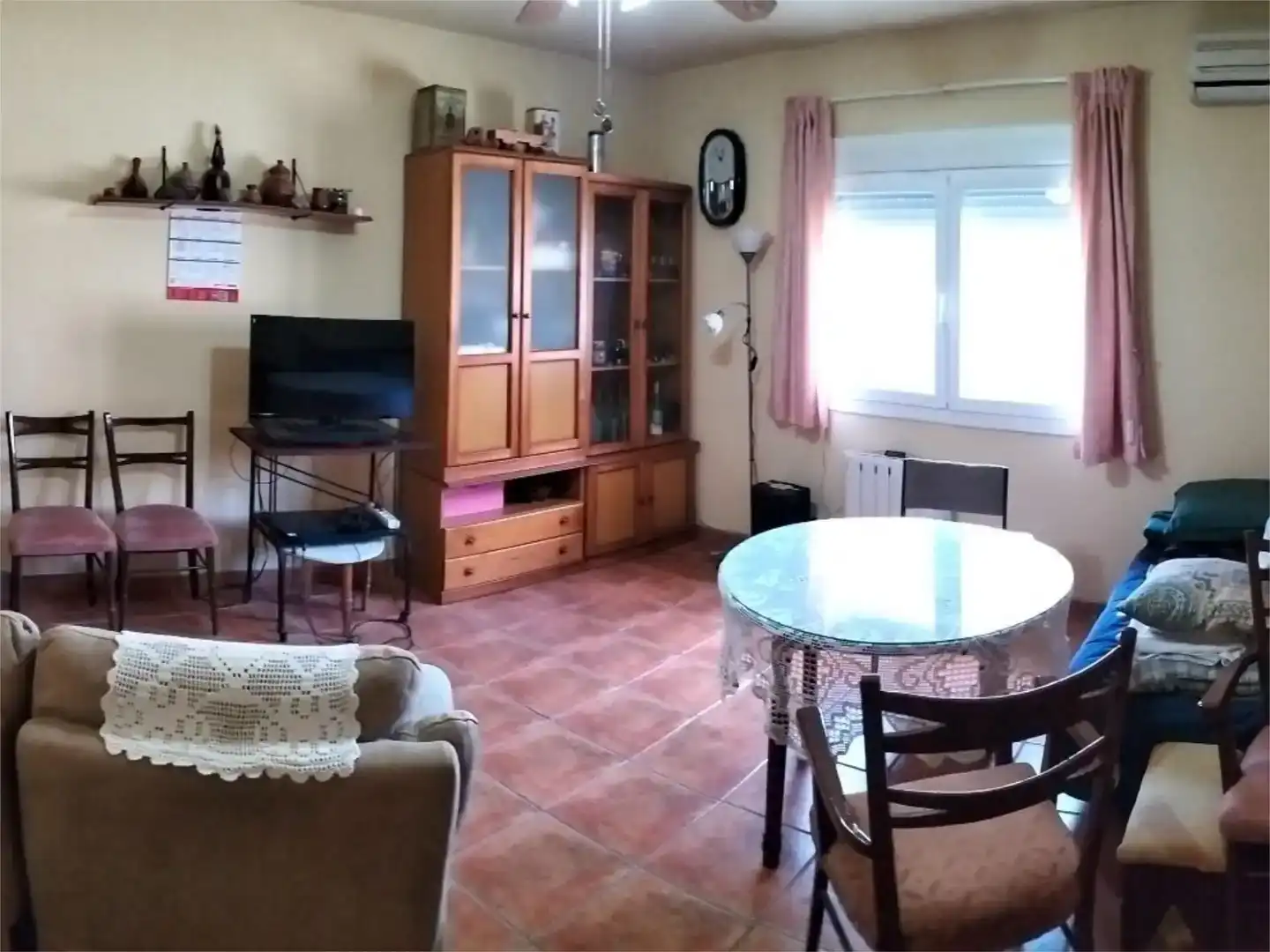 Sala d'estar de Casa adosada en venda en Pedroso de Acim amb Aire condicionat