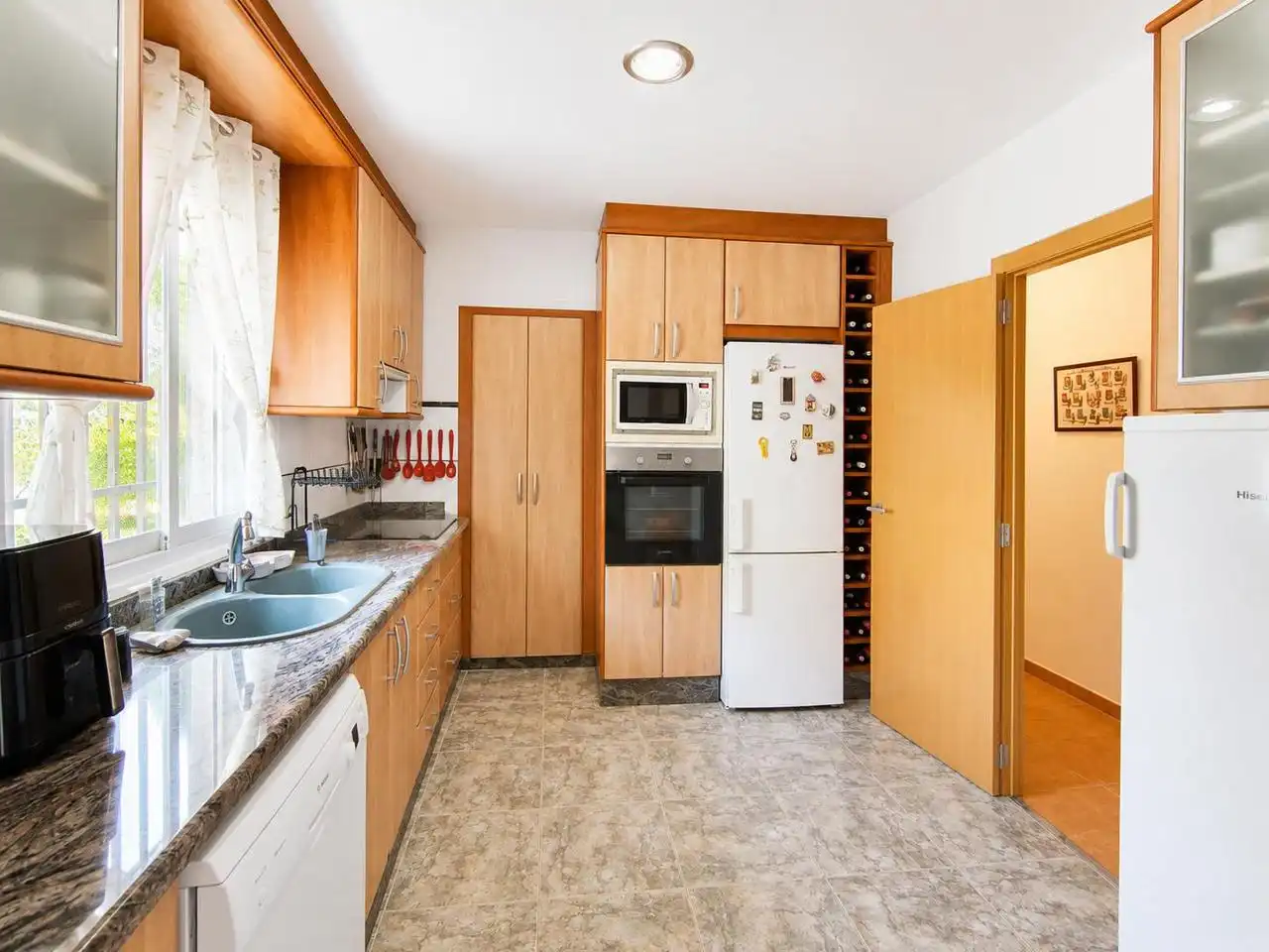 Cuina de Casa o xalet en venda en Oliva amb Aire condicionat, Jardí privat i Terrassa