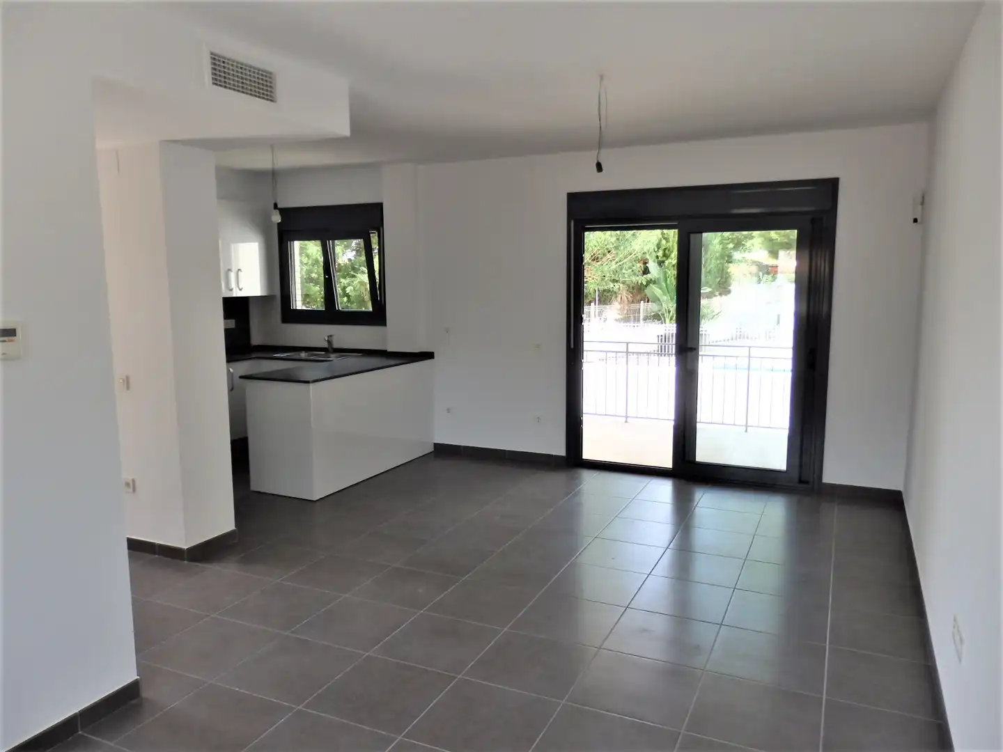 Küche von Einfamilien-Reihenhaus zum Verkauf in Mont-roig del Camp mit Klimaanlage, Privatgarten und Terrasse